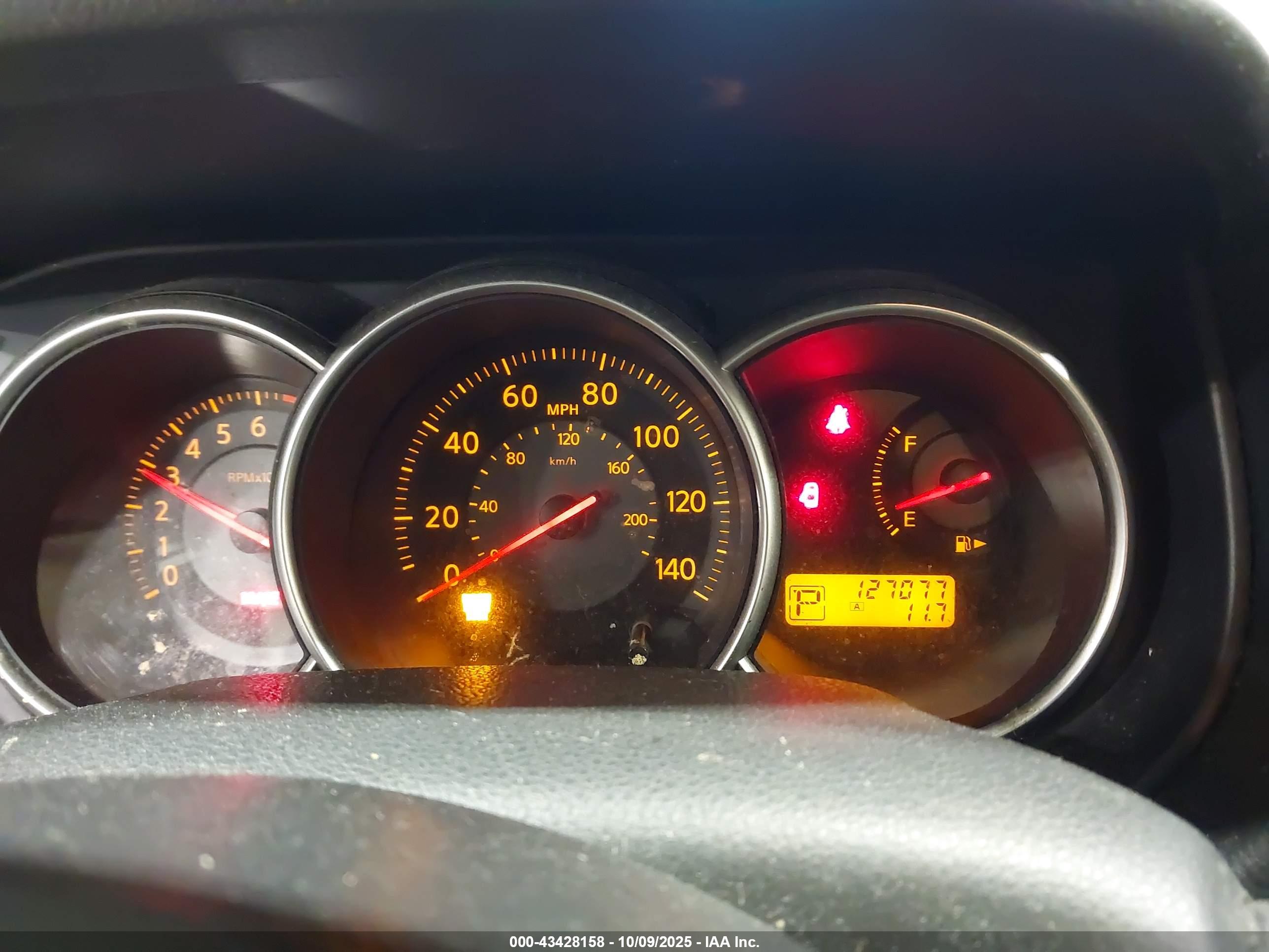 NISSAN VERSA image 7