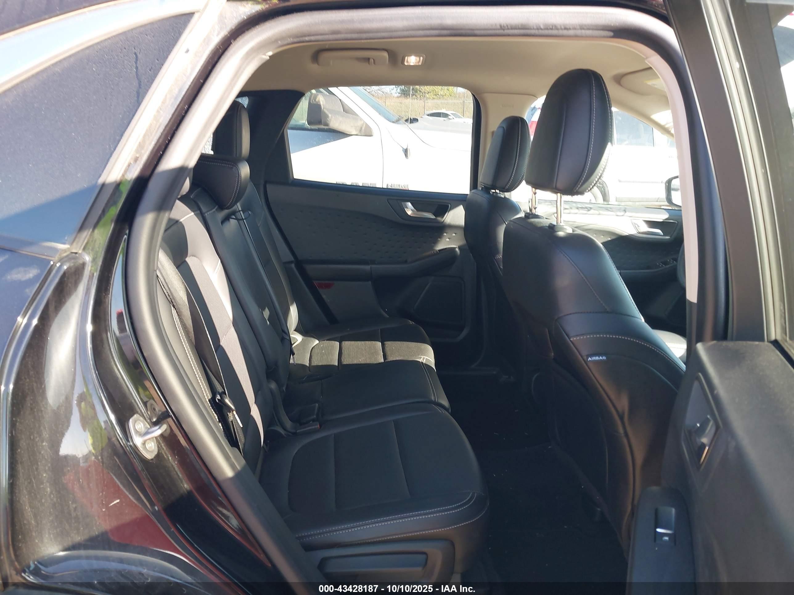 FORD ESCAPE image 8