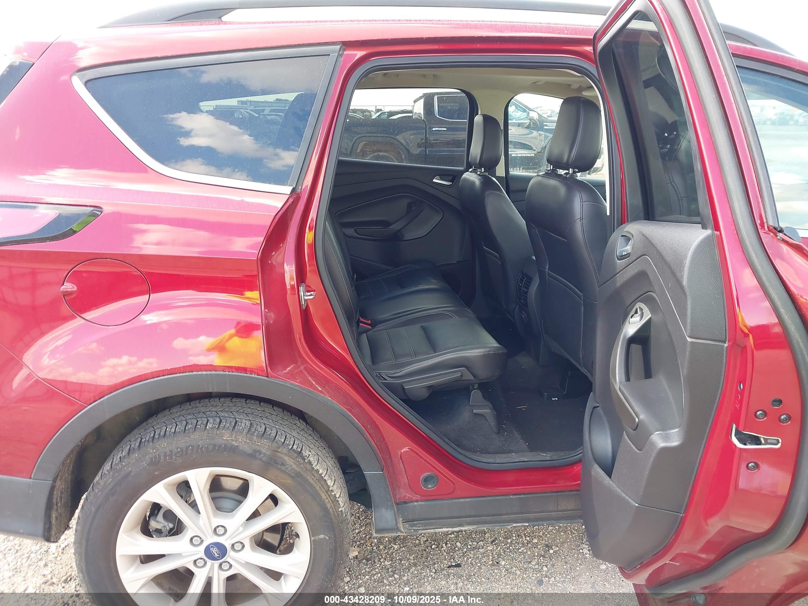 FORD ESCAPE image 8