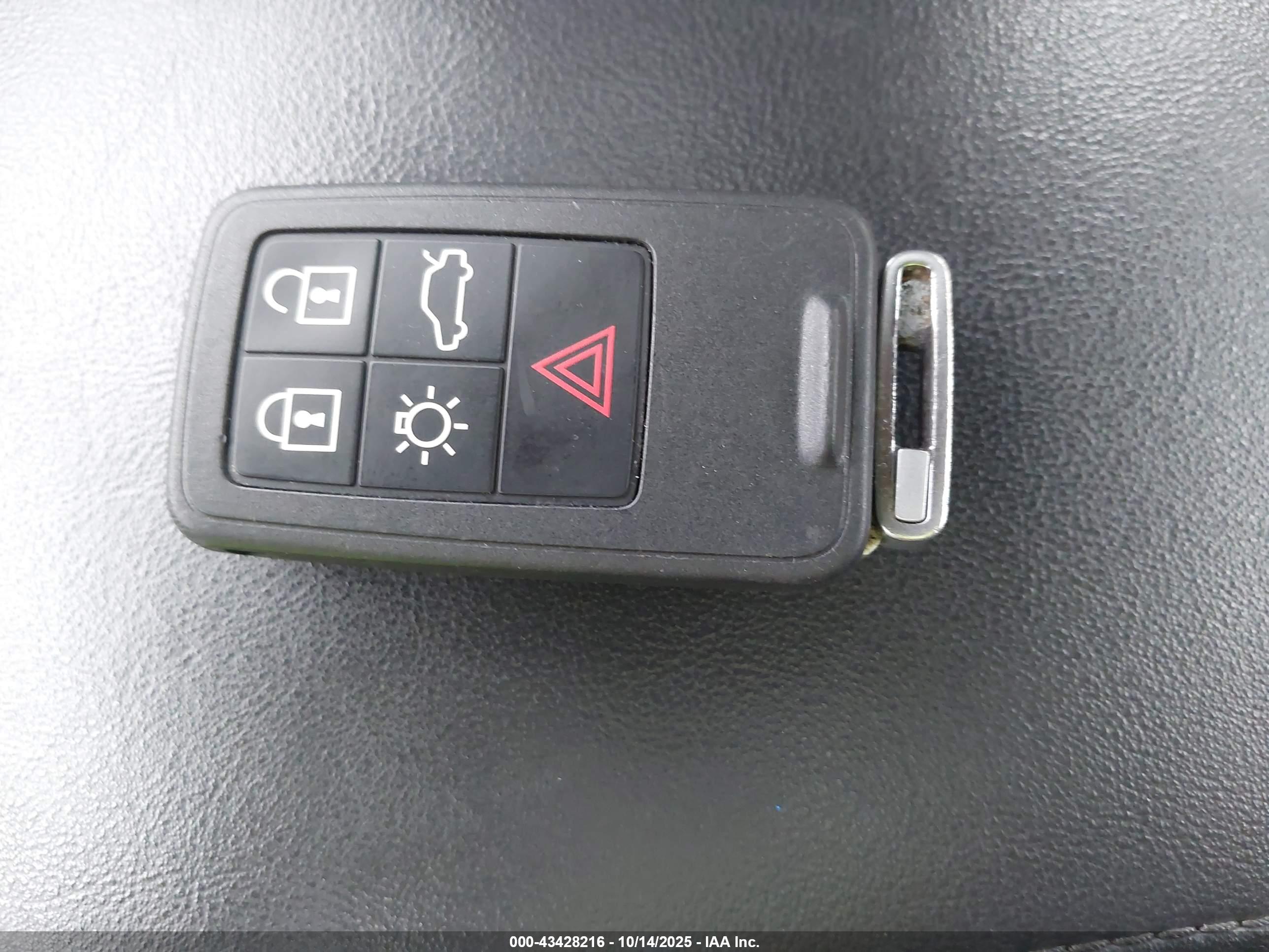 VOLVO S60 image 11