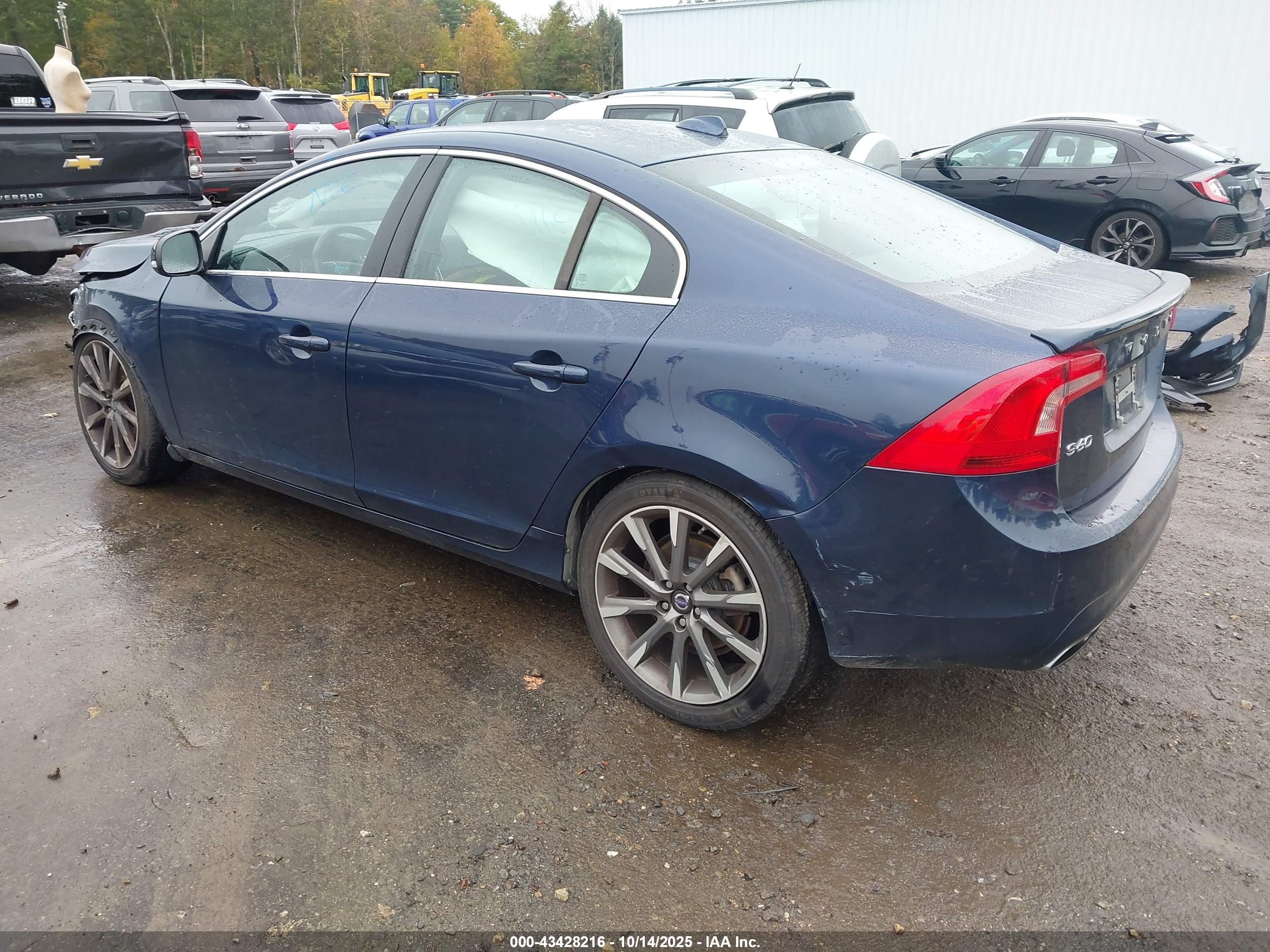VOLVO S60 image 3