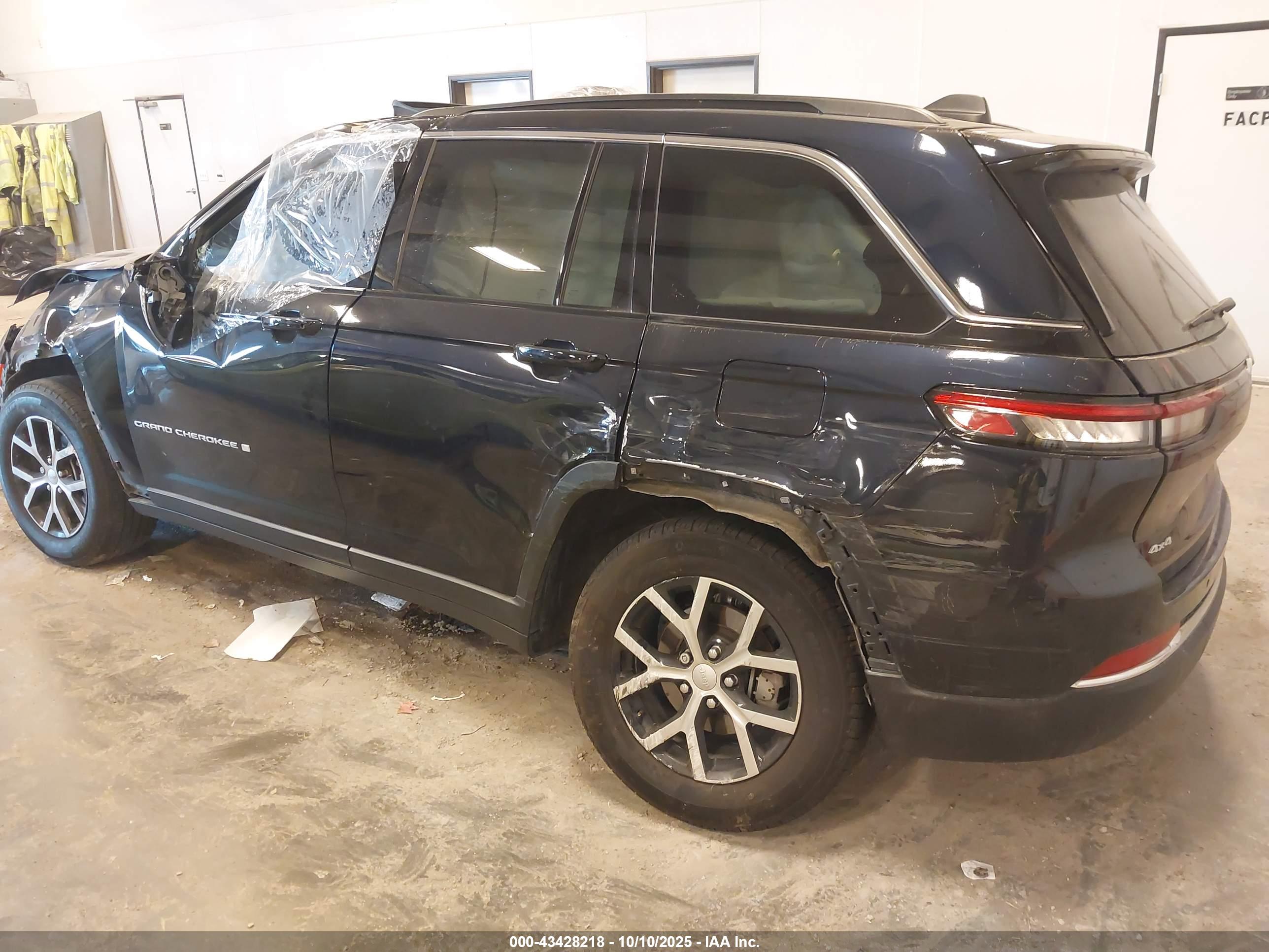 JEEP GRAND image 3