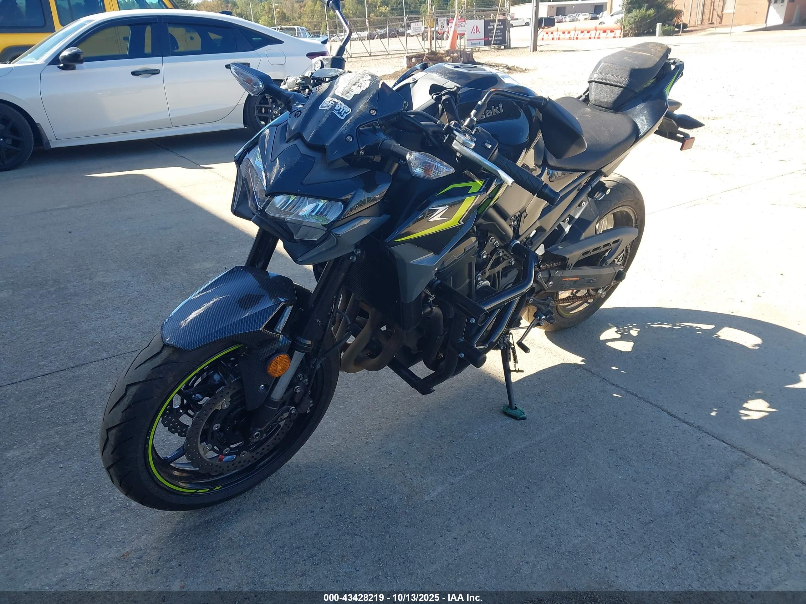 KAWASAKI ZR900 image 2