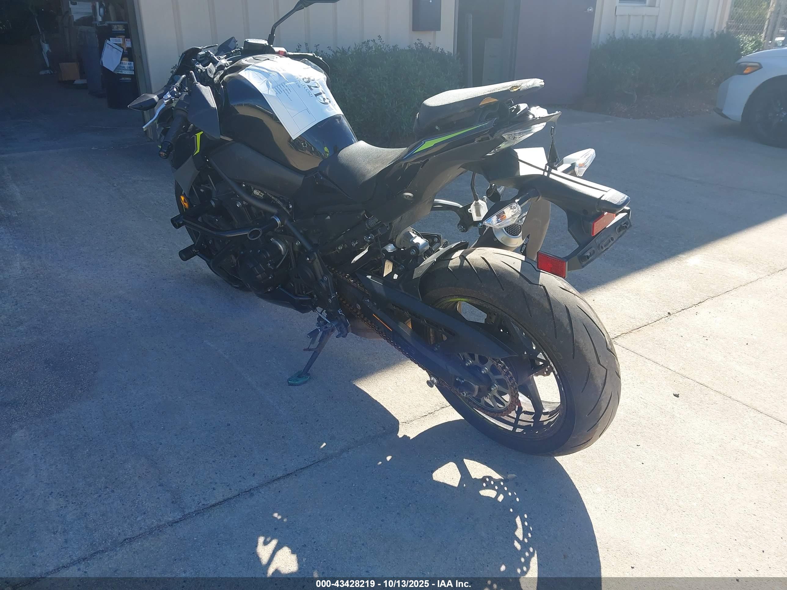 KAWASAKI ZR900 image 3