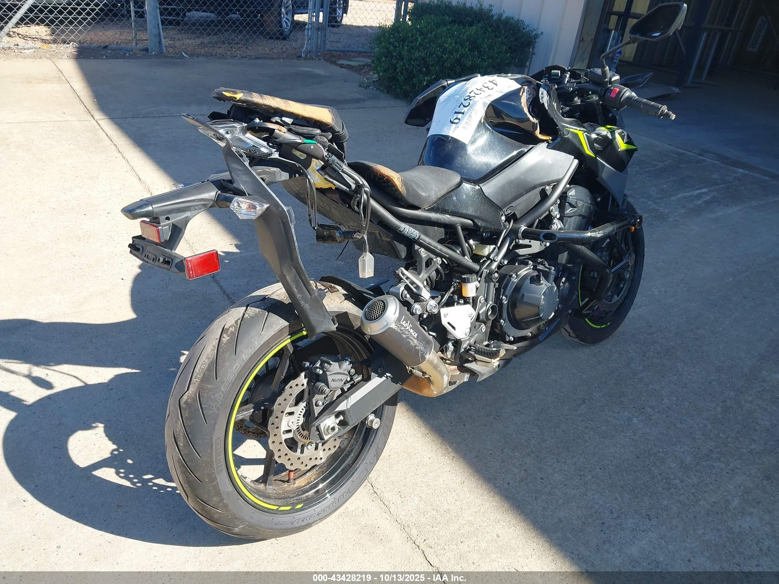 KAWASAKI ZR900 image 4