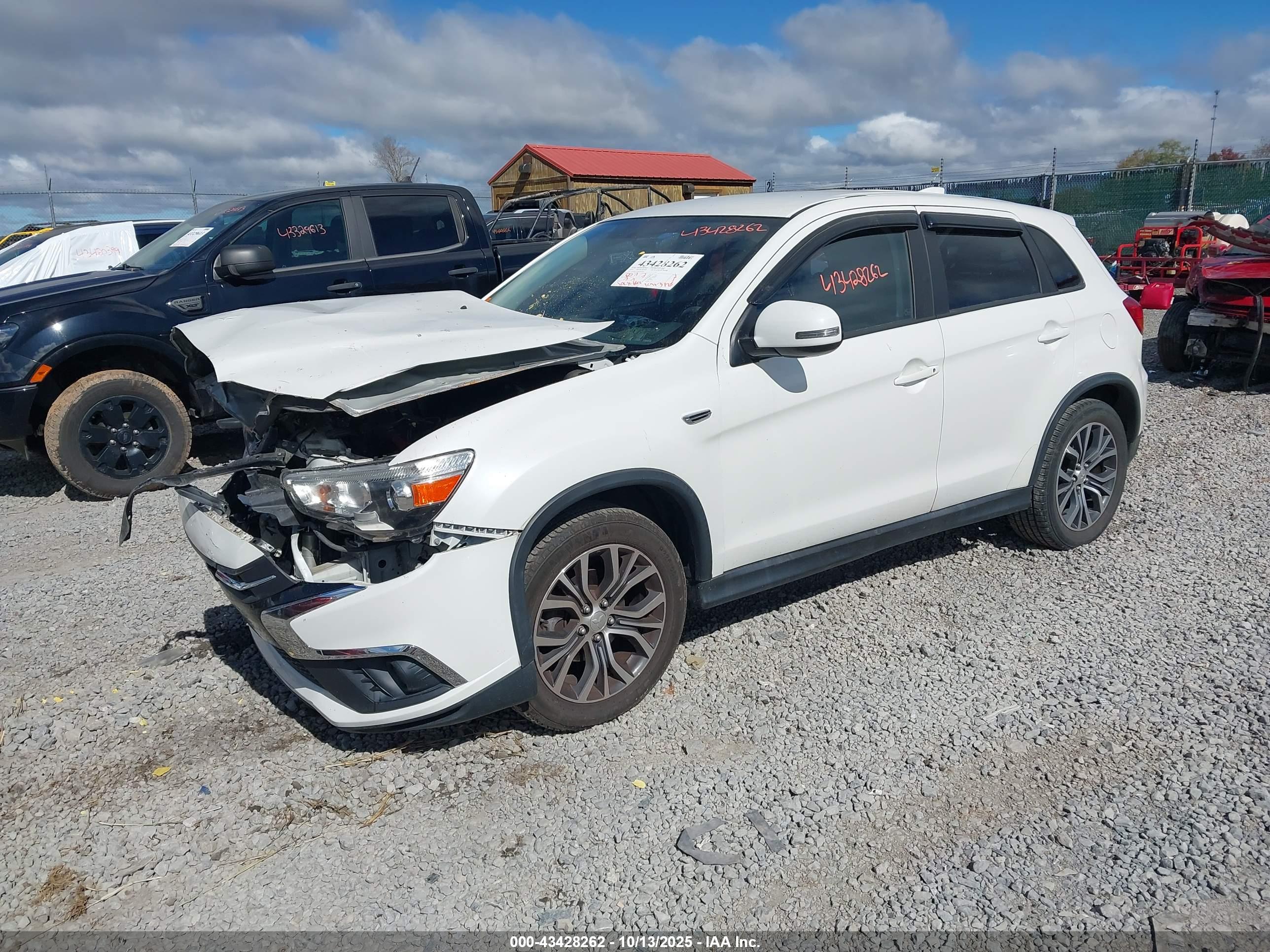 MITSUBISHI OUTLANDER image 2