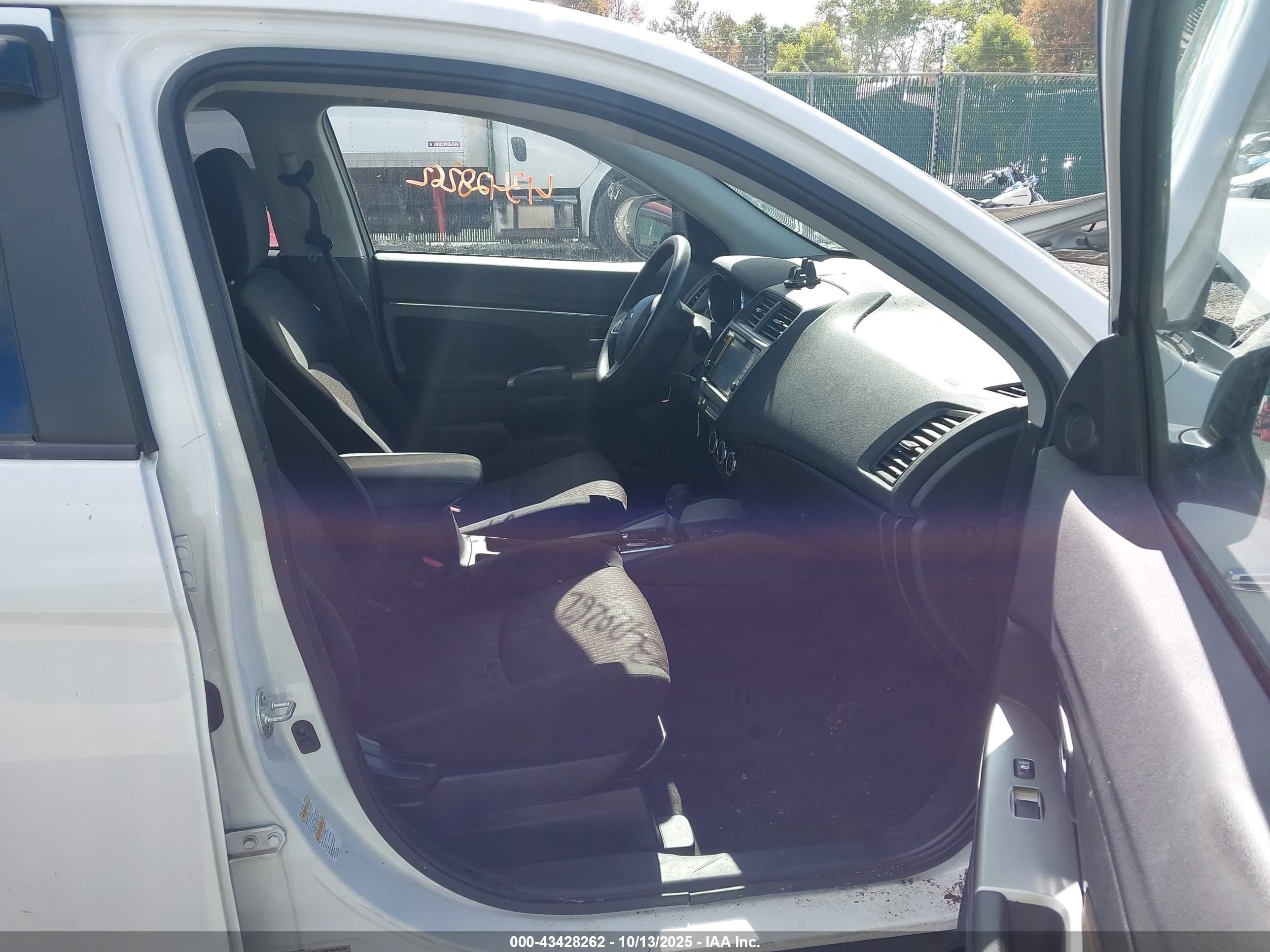 MITSUBISHI OUTLANDER image 5