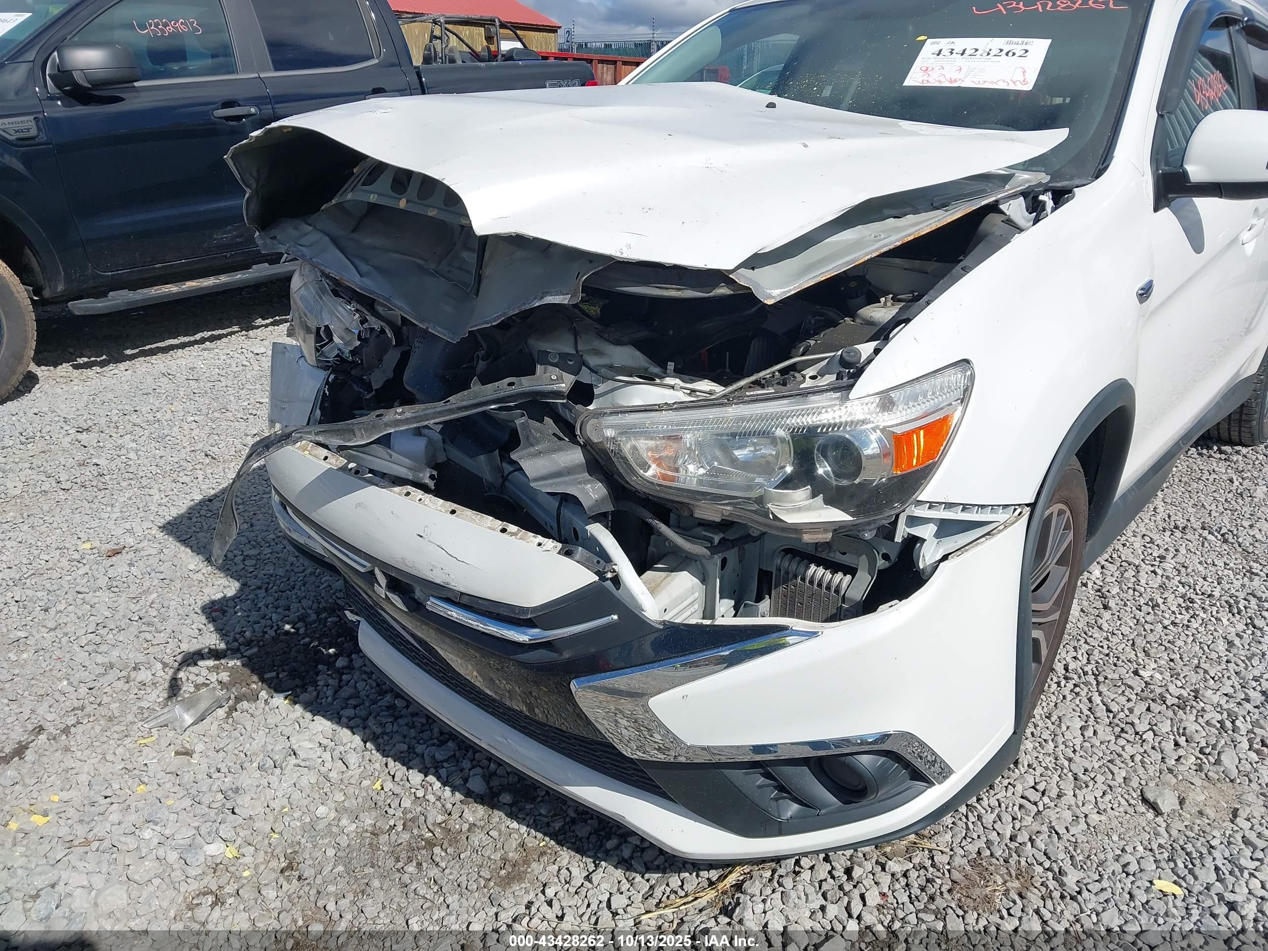 MITSUBISHI OUTLANDER image 6