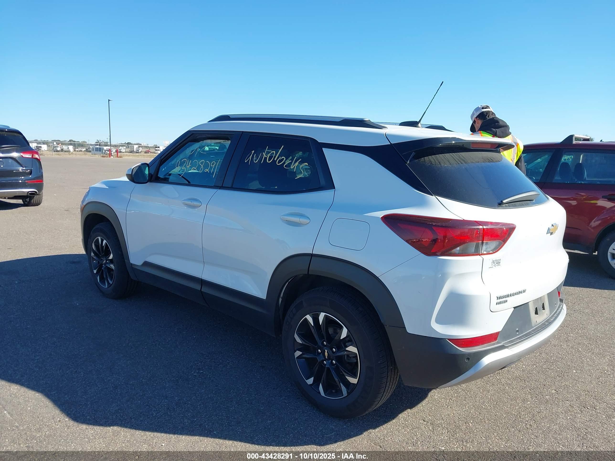 CHEVROLET TRAILBLAZER image 3