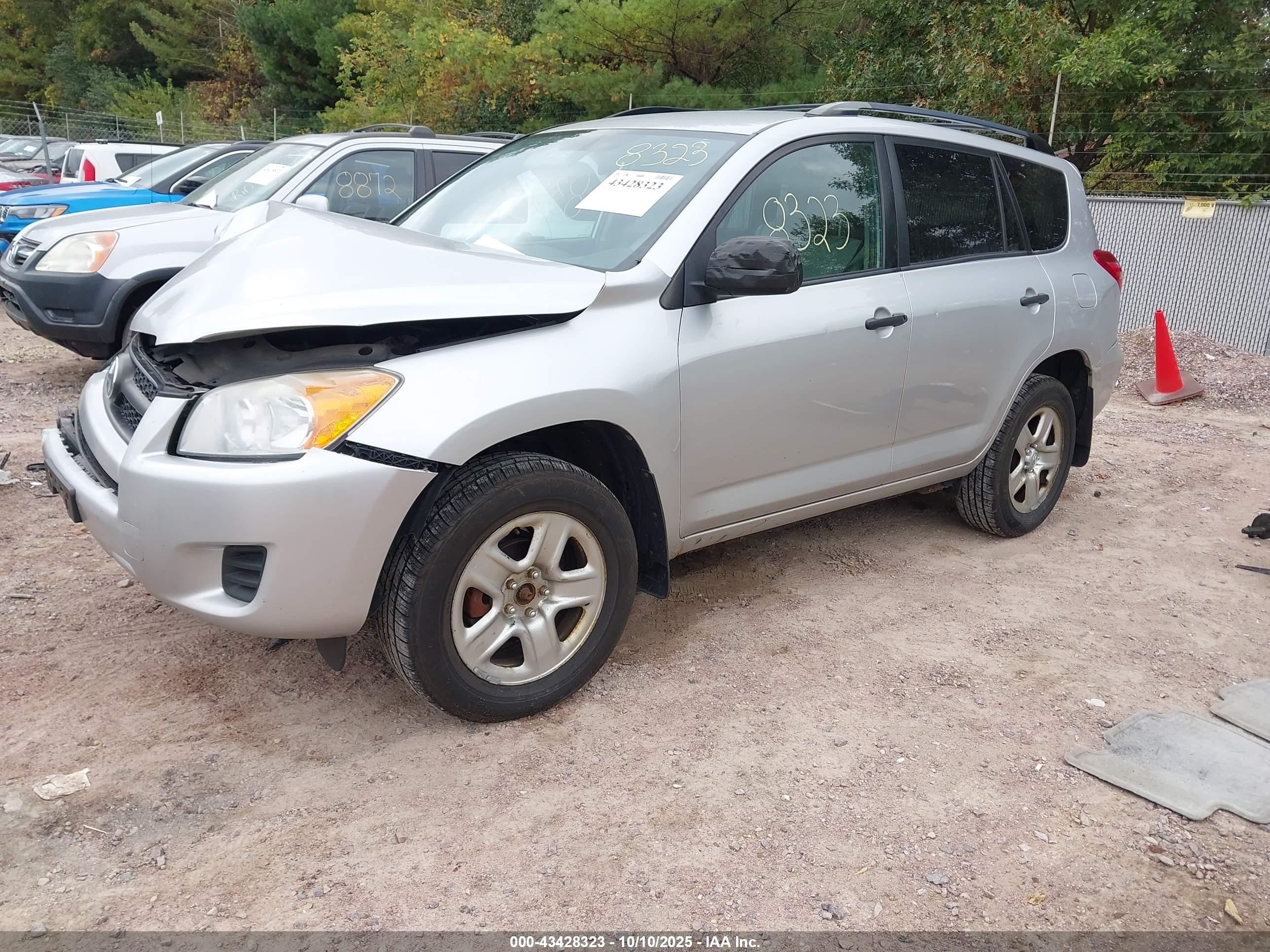 TOYOTA RAV4 image 2