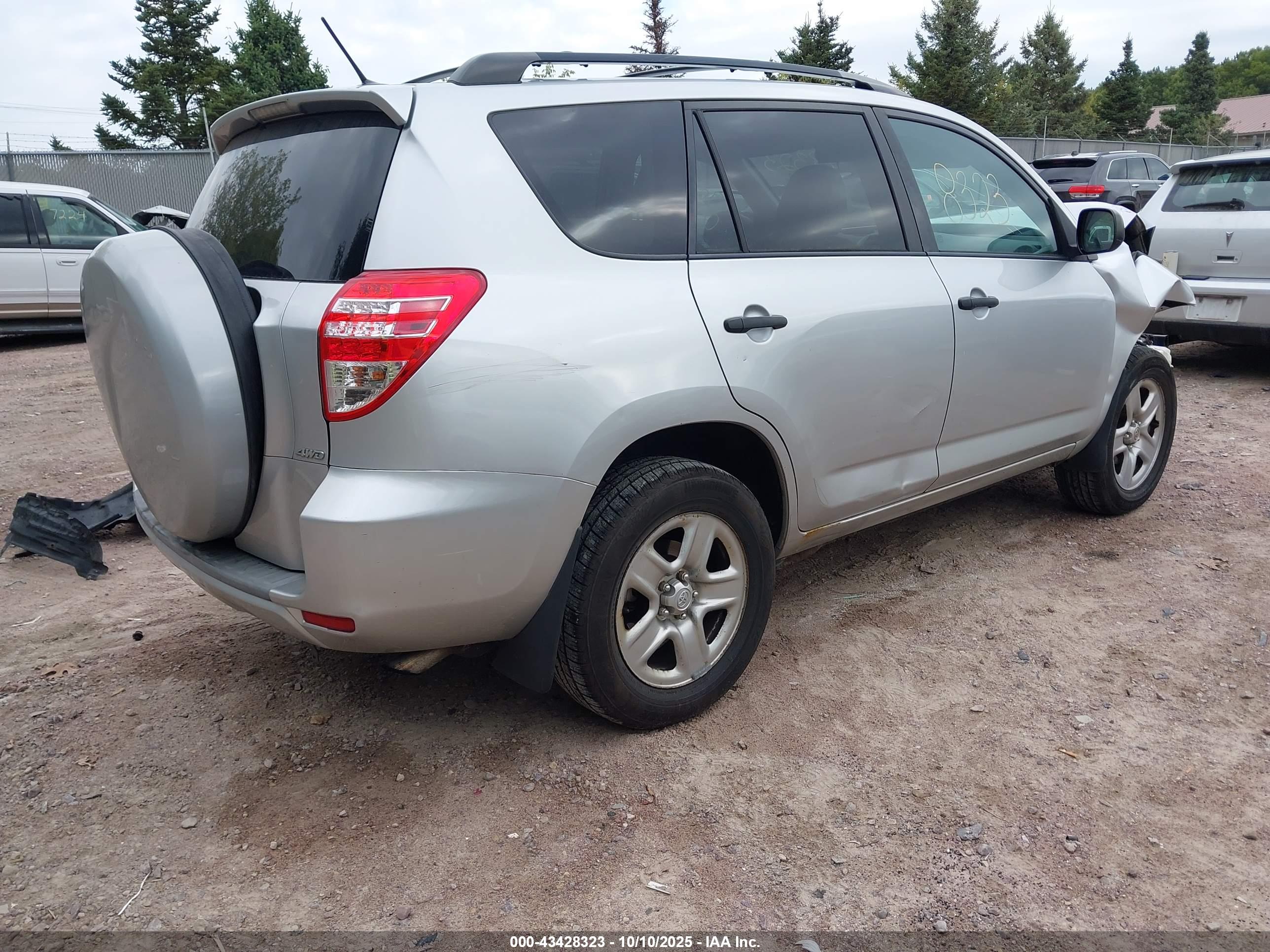 TOYOTA RAV4 image 4