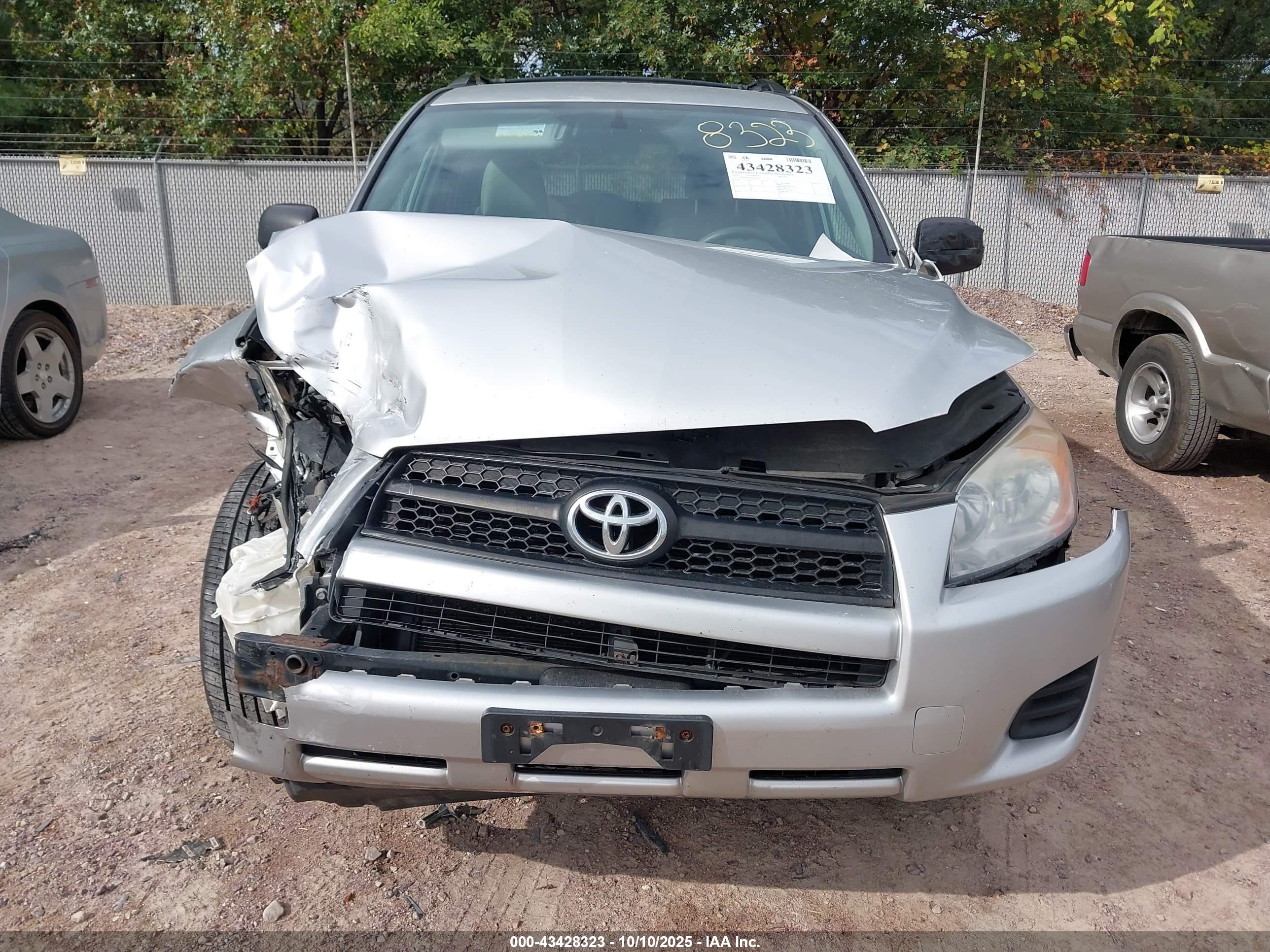 TOYOTA RAV4 image 6