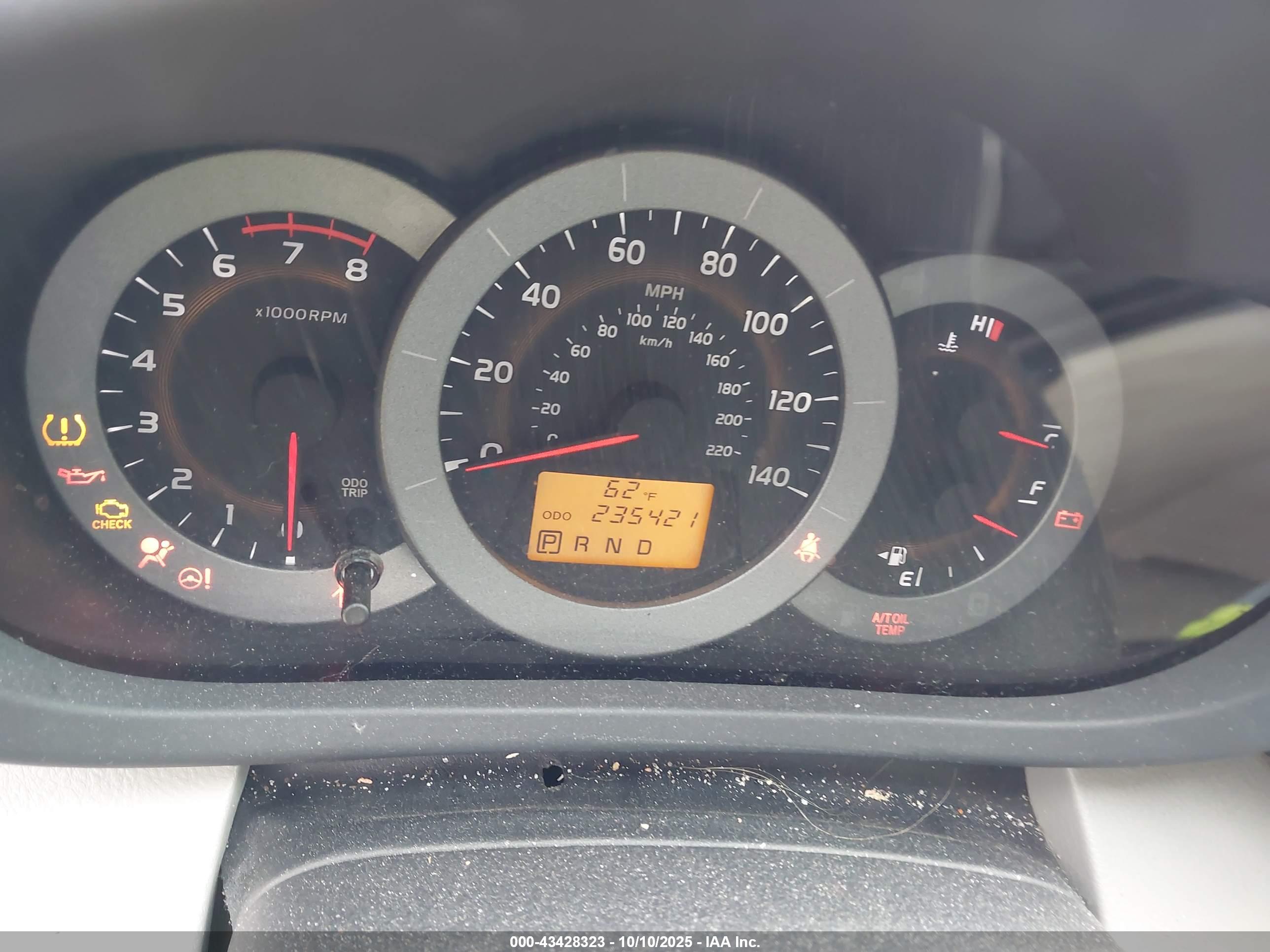 TOYOTA RAV4 image 7
