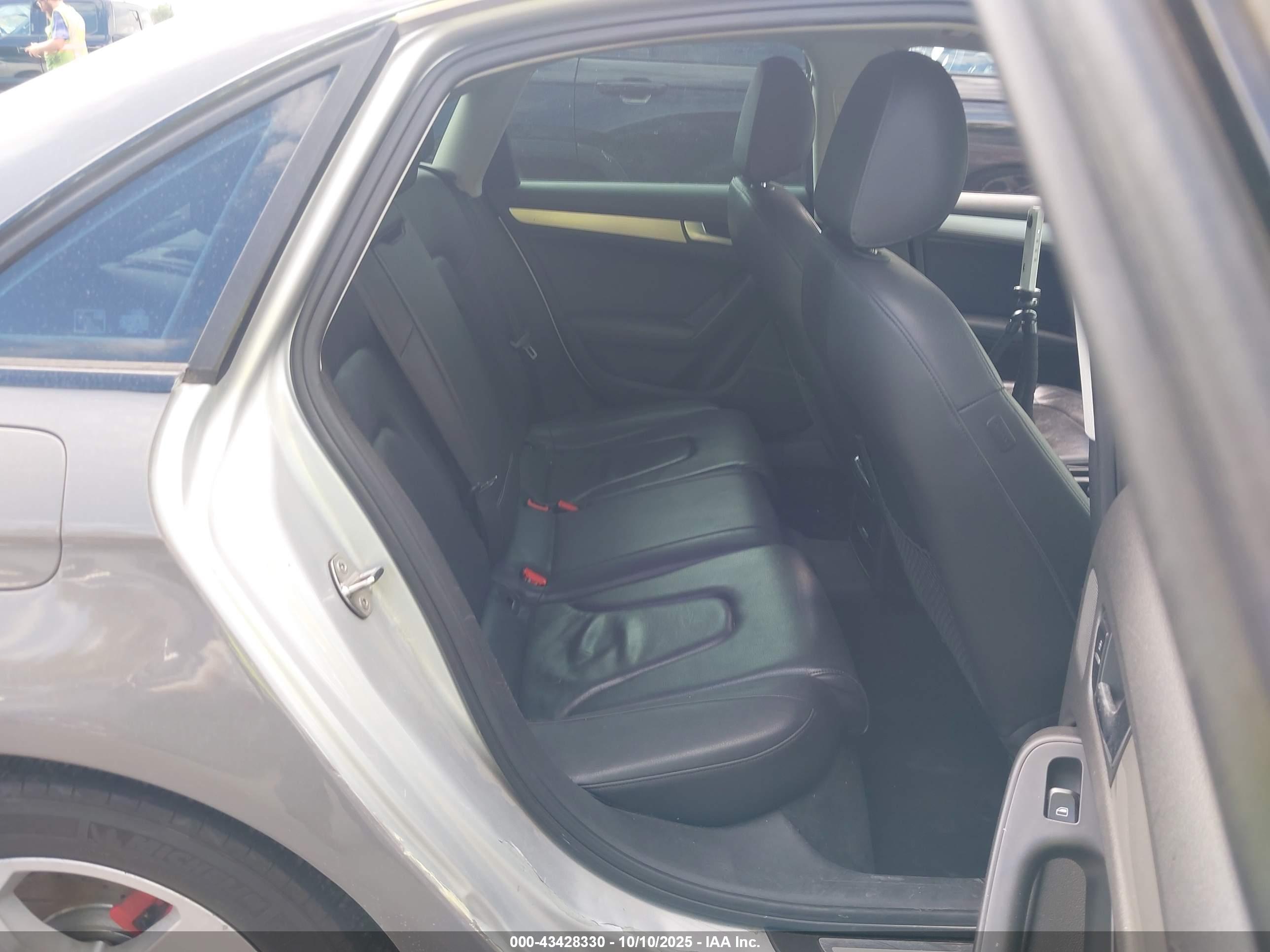AUDI A4 image 8