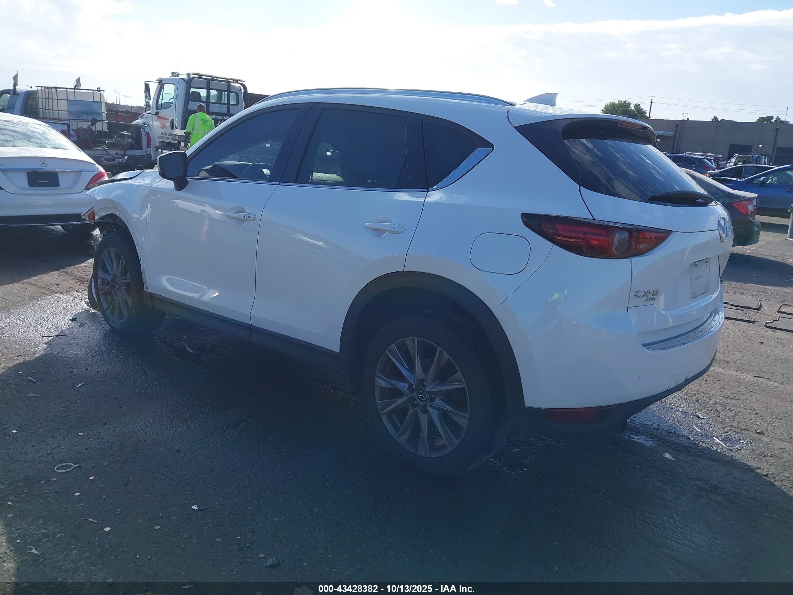 MAZDA CX-5 image 3