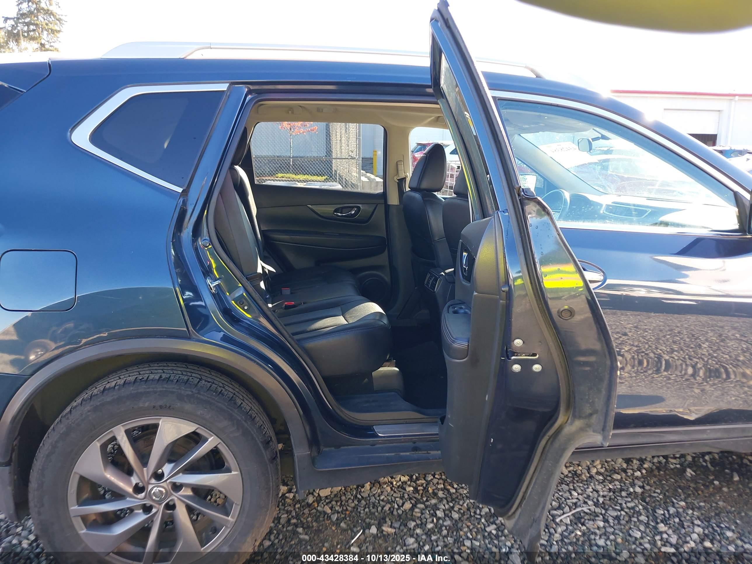 NISSAN ROGUE image 8