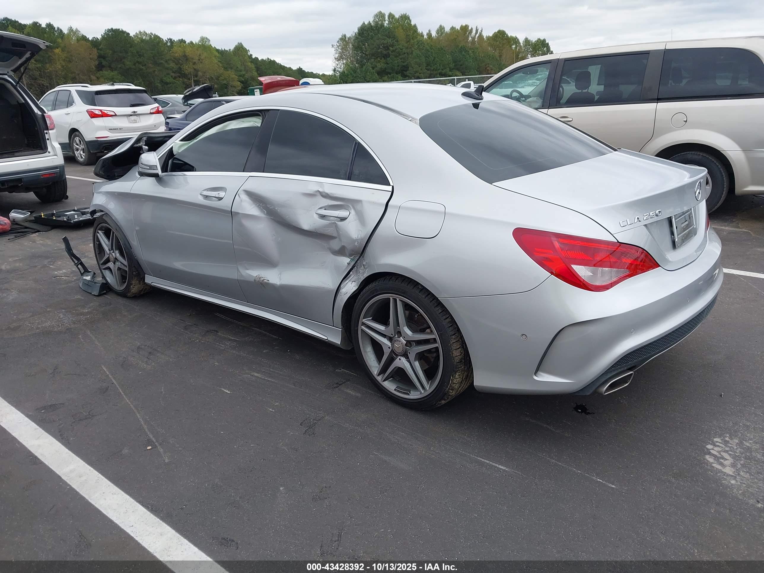 MERCEDES-BENZ CLA image 3