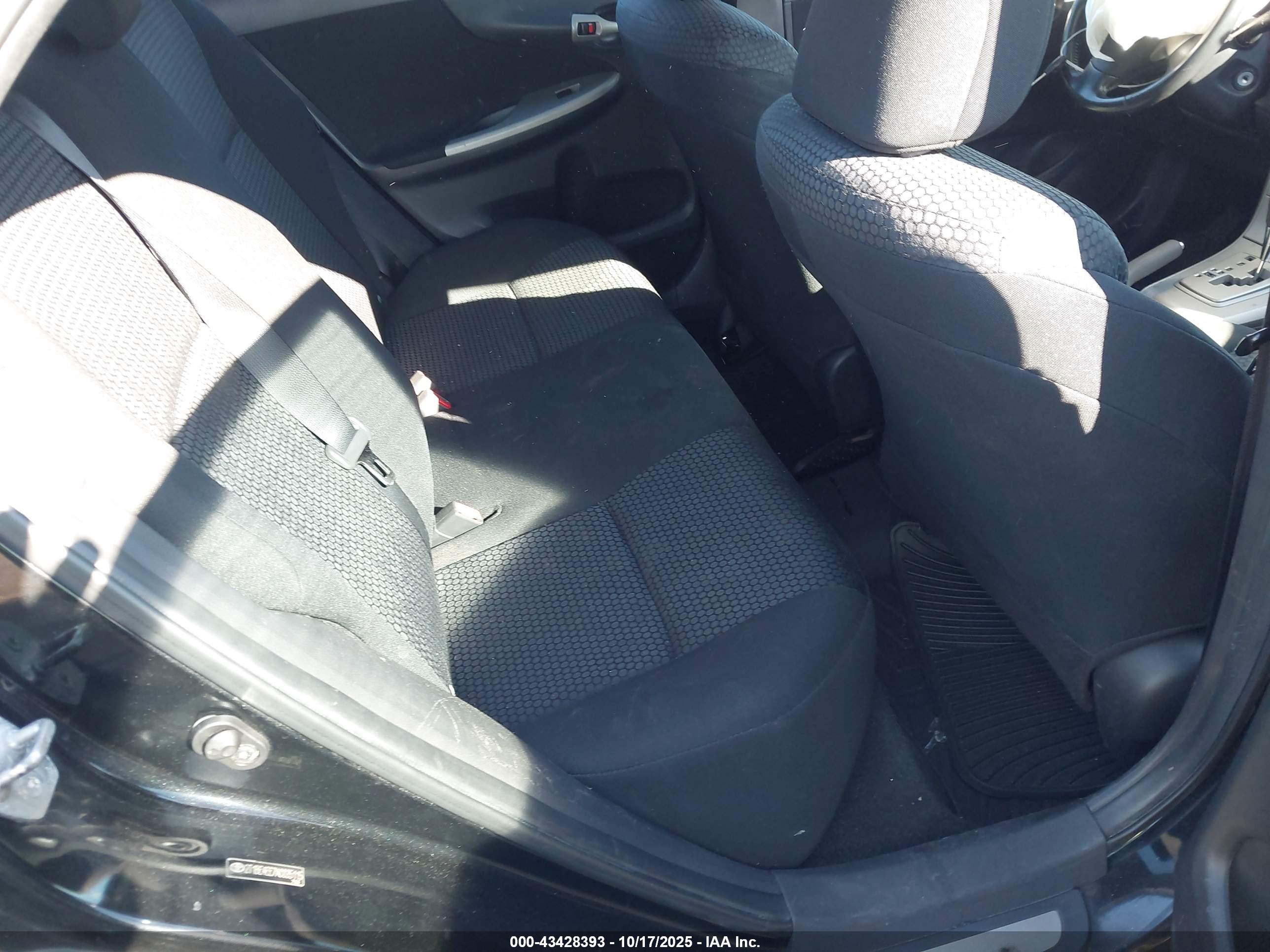 TOYOTA COROLLA image 8
