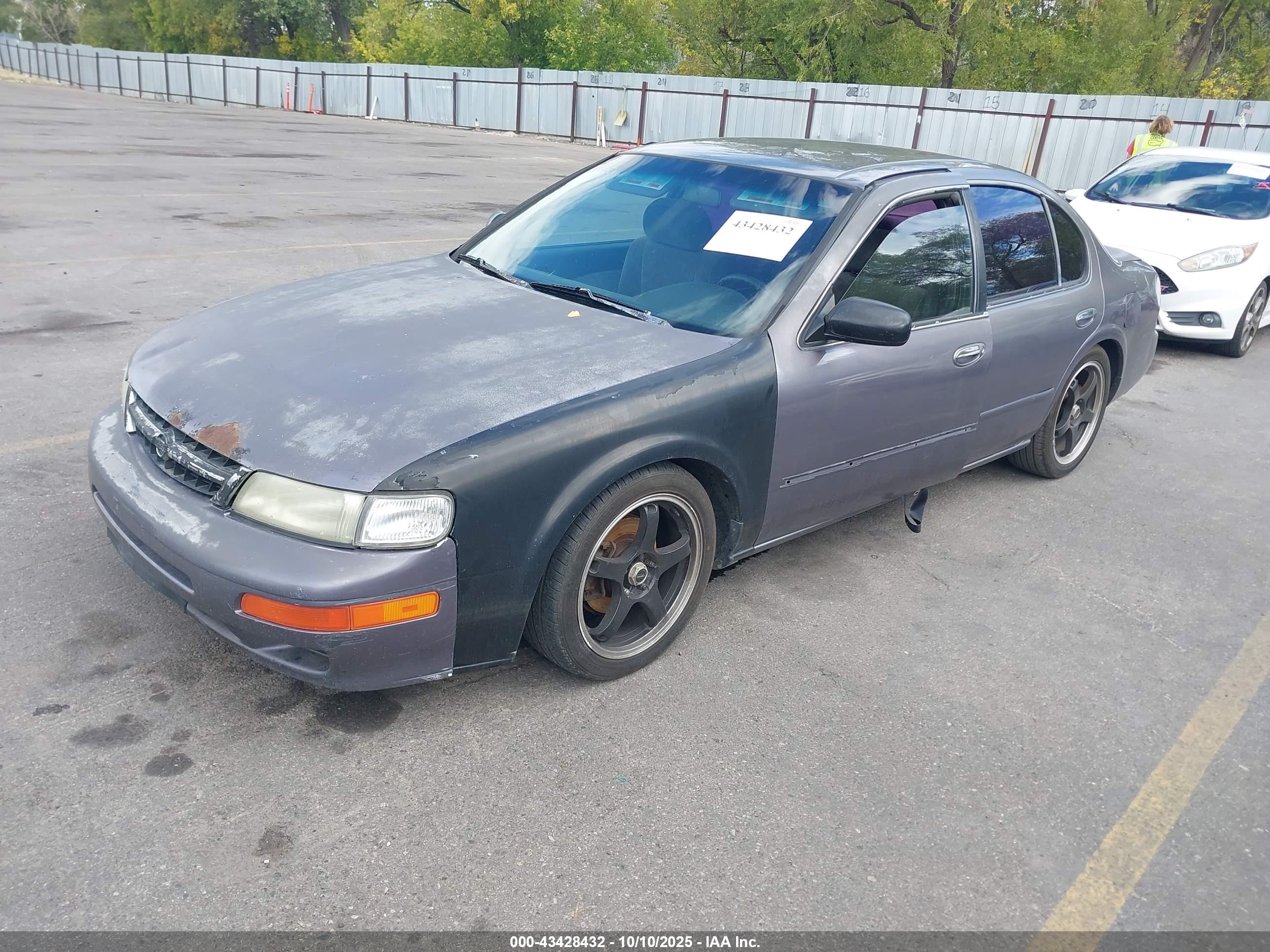 NISSAN MAXIMA image 2