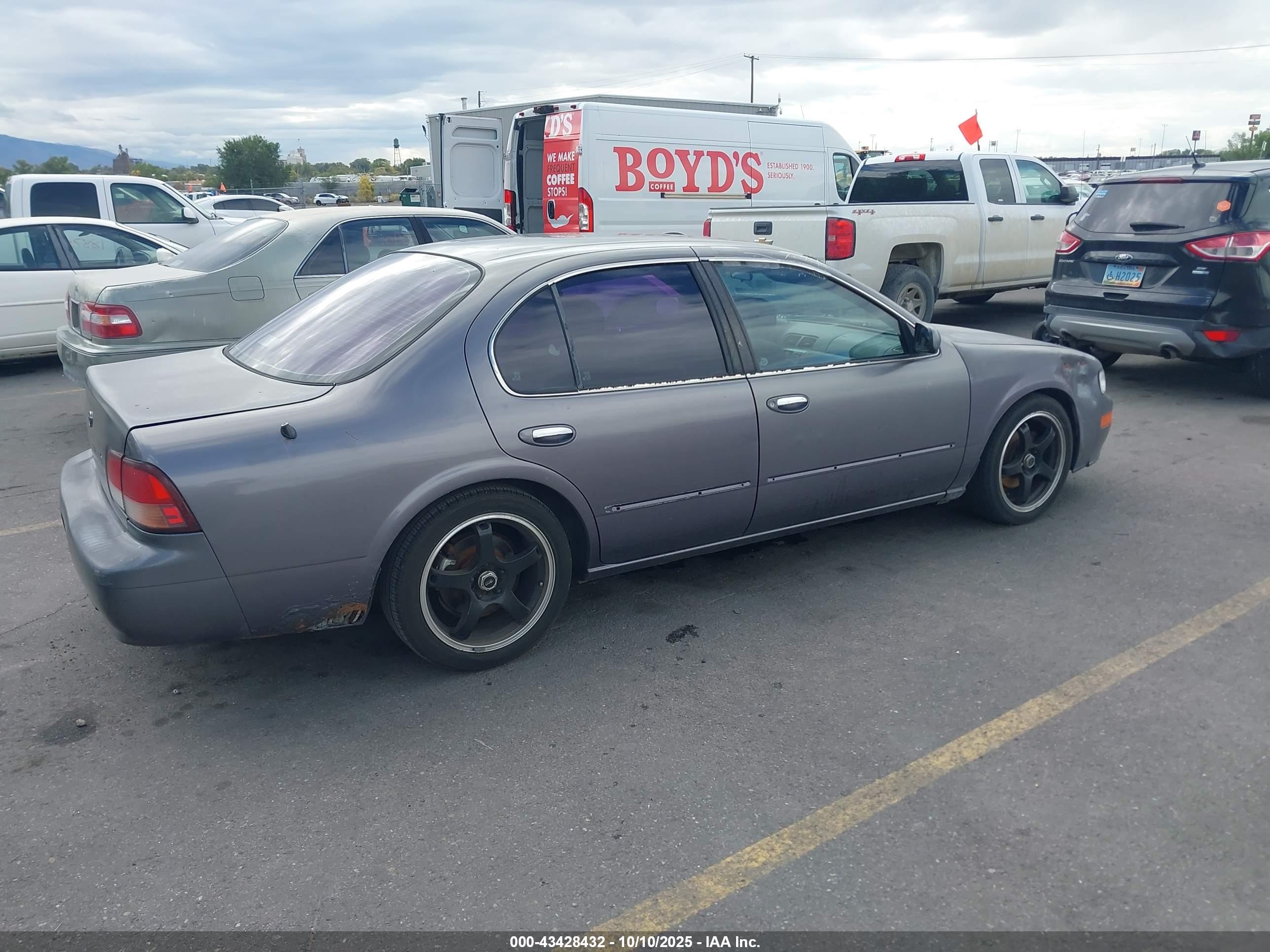 NISSAN MAXIMA image 4