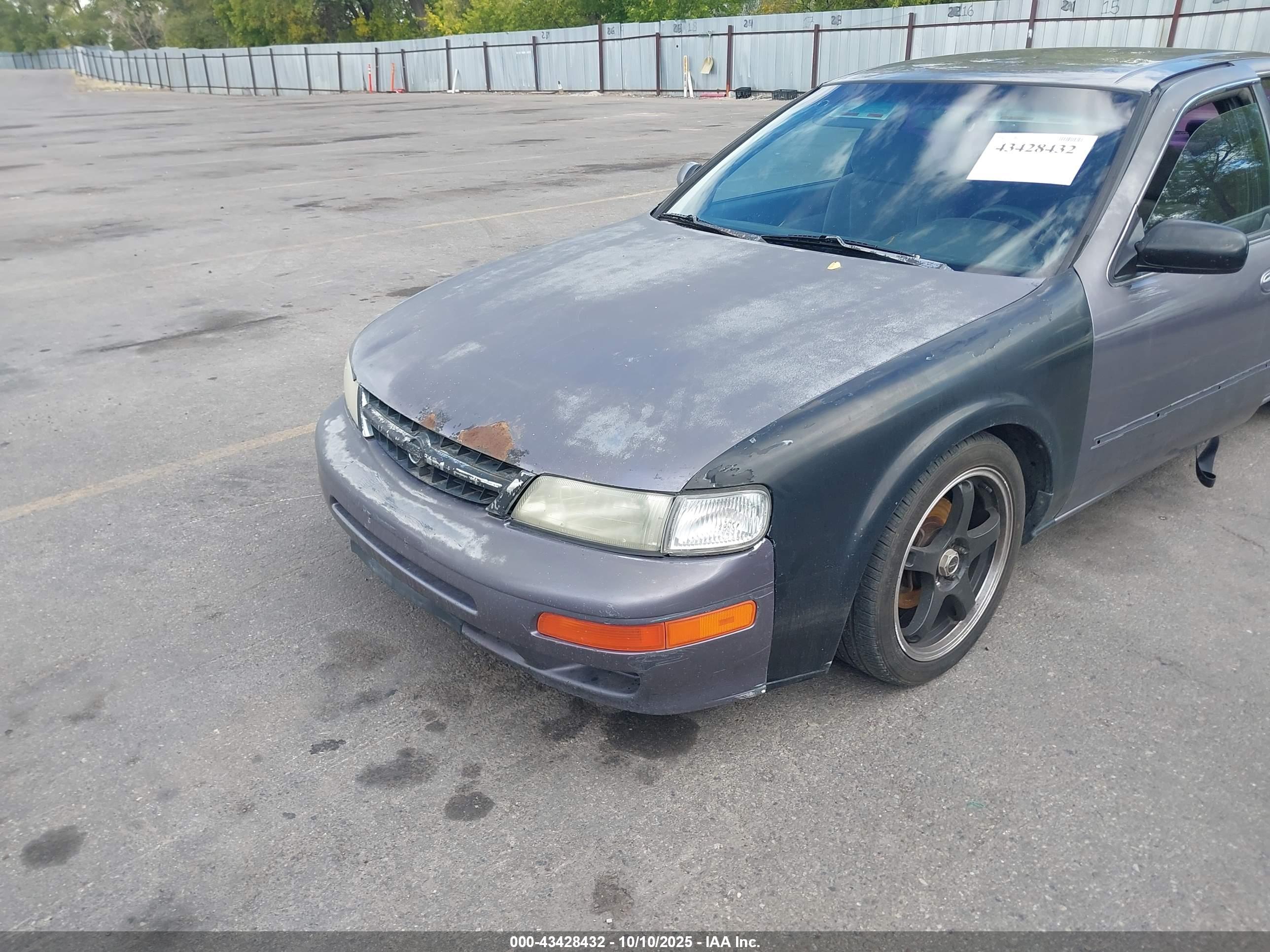 NISSAN MAXIMA image 6
