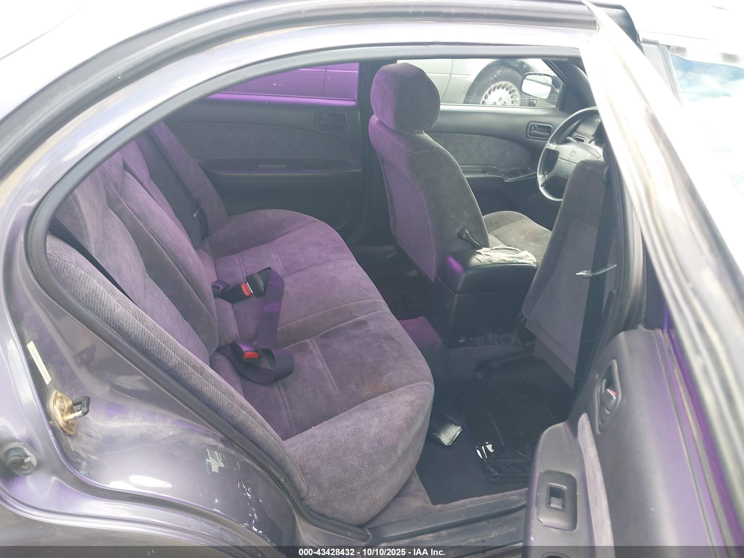 NISSAN MAXIMA image 8