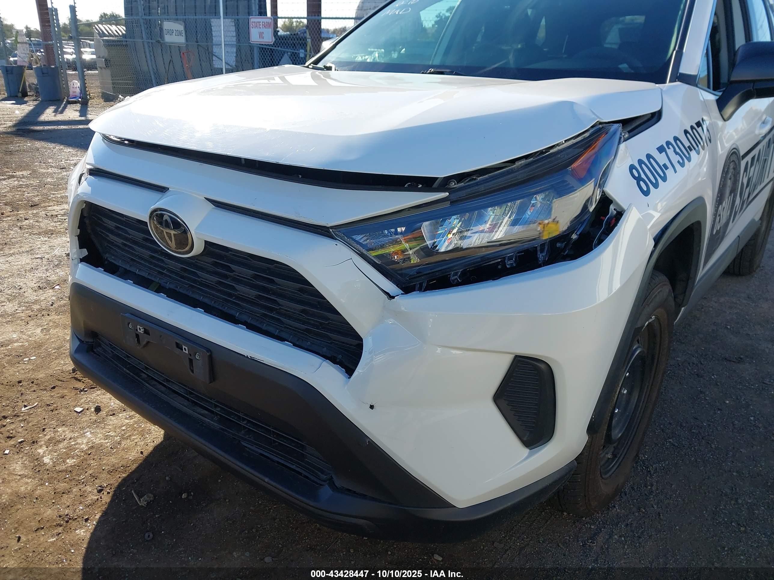 TOYOTA RAV4 image 6