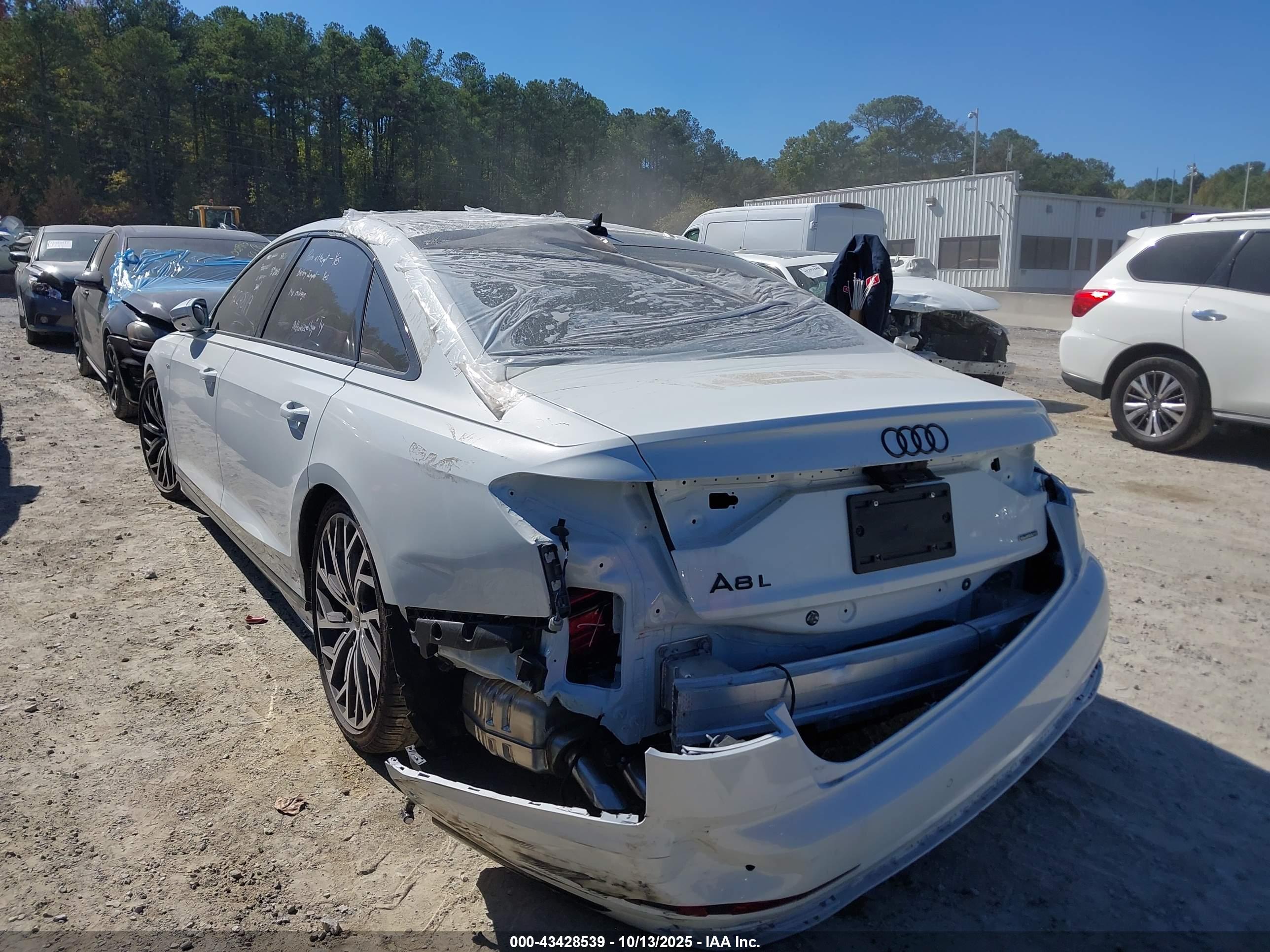 AUDI A8 image 3