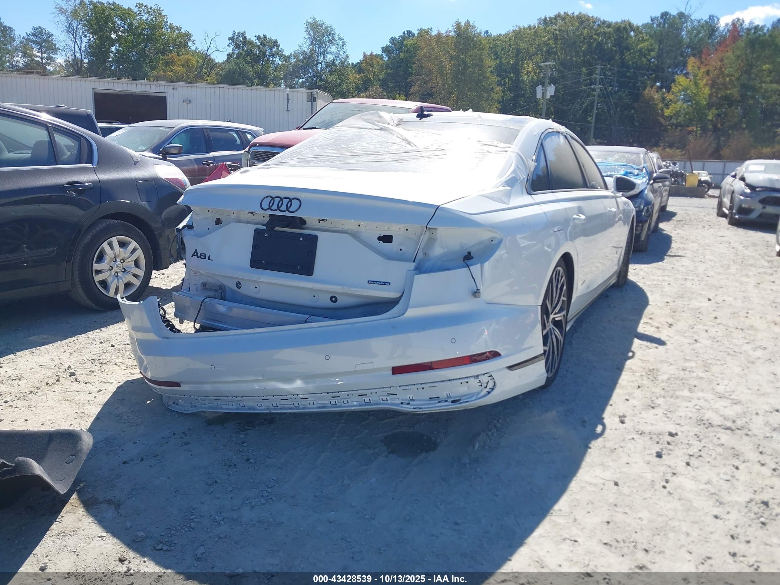 AUDI A8 image 4