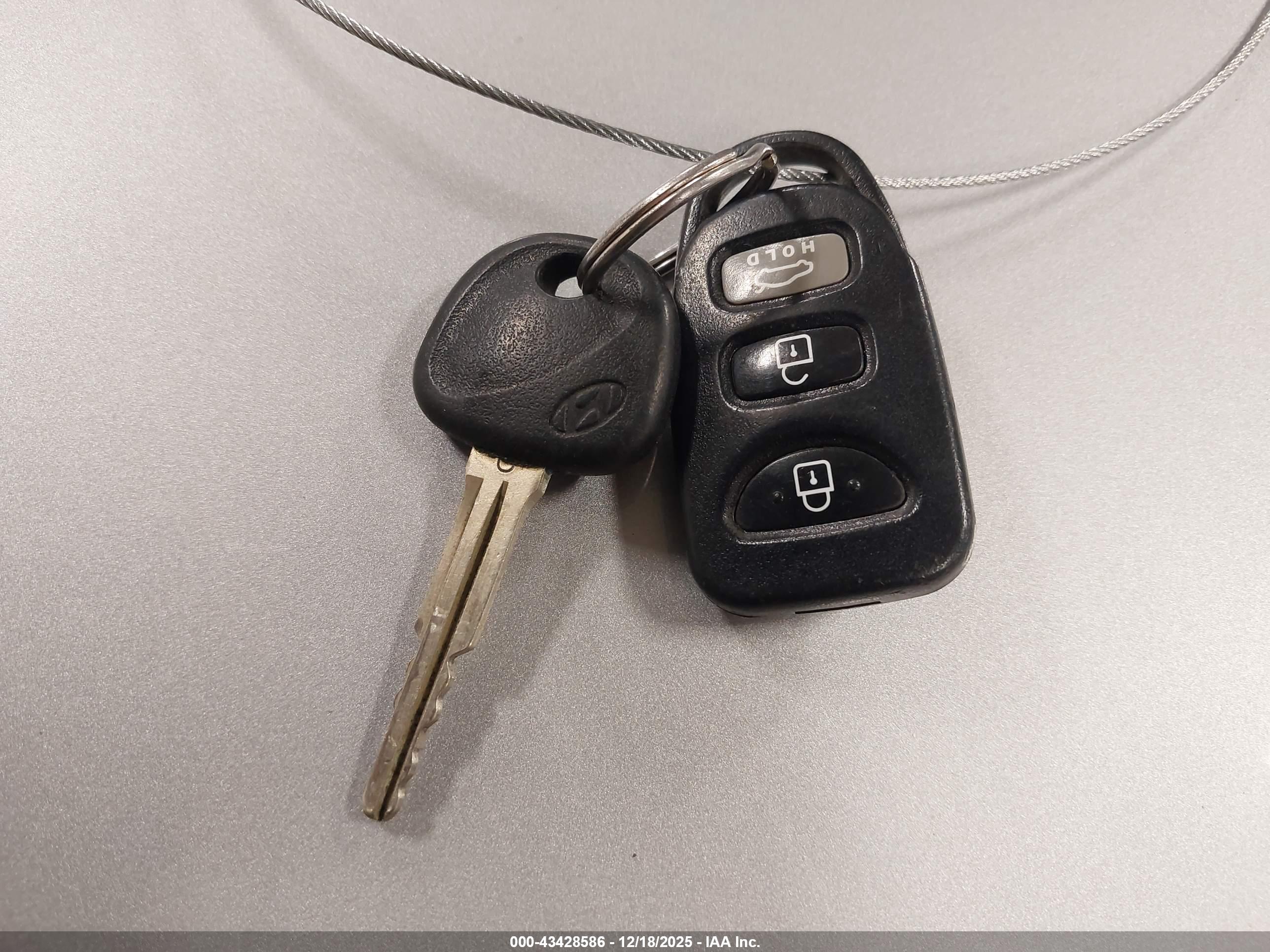 HYUNDAI ELANTRA image 11