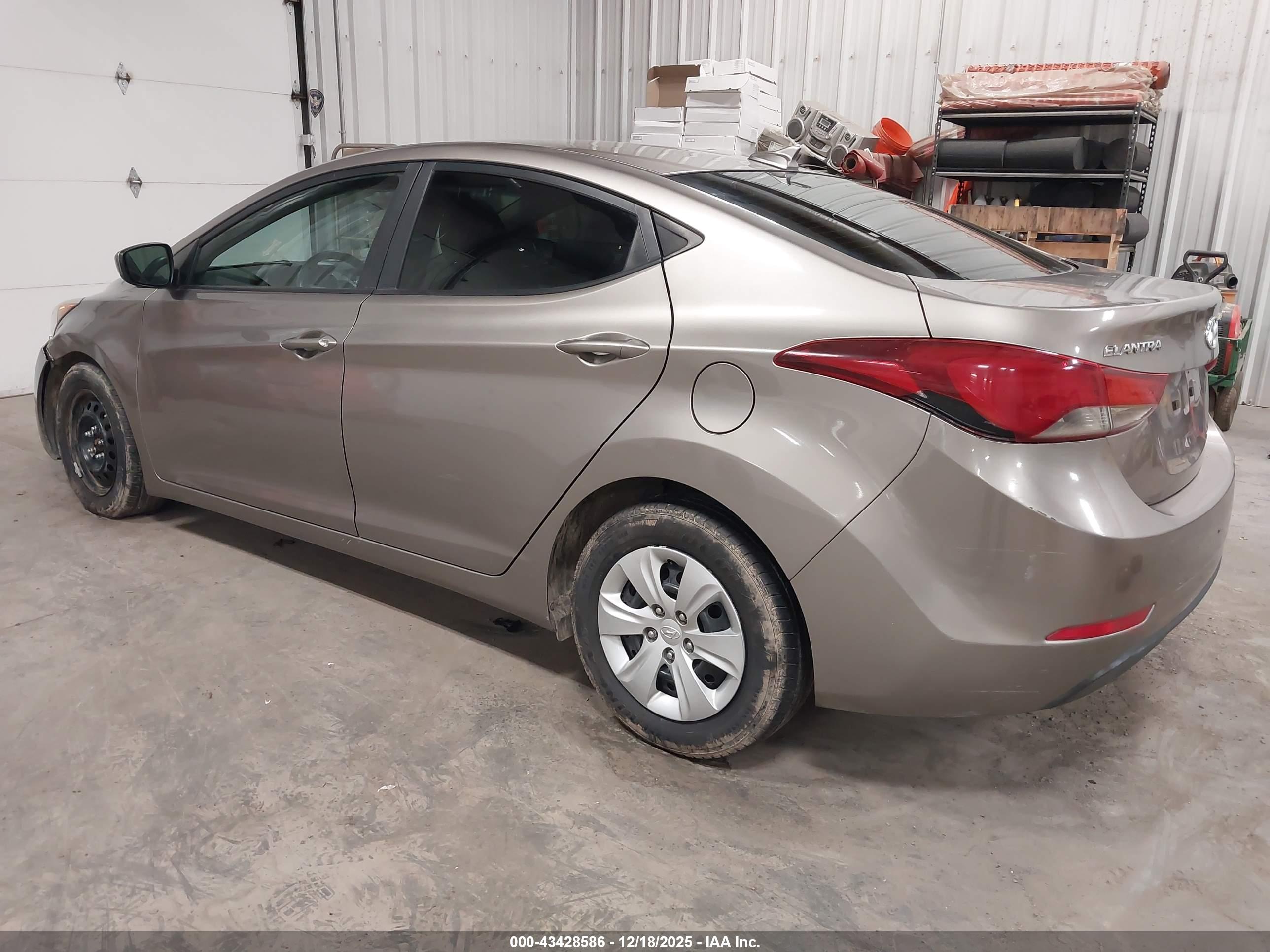 HYUNDAI ELANTRA image 3