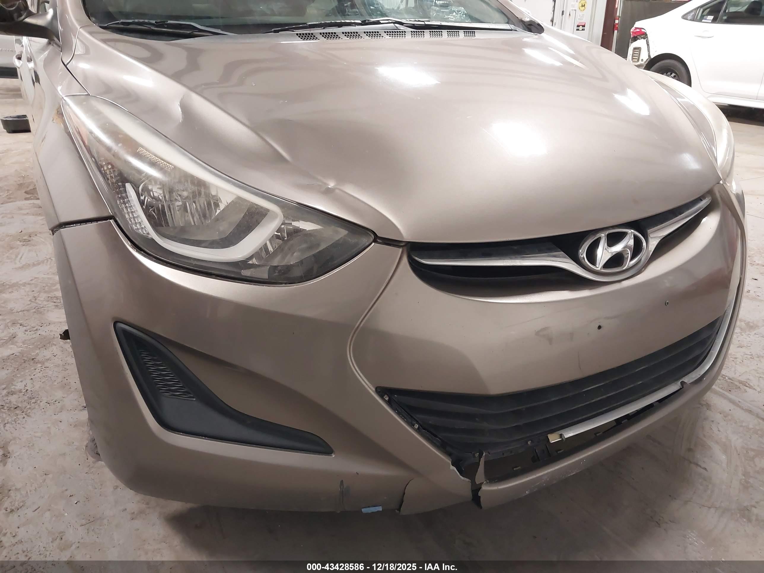 HYUNDAI ELANTRA image 6