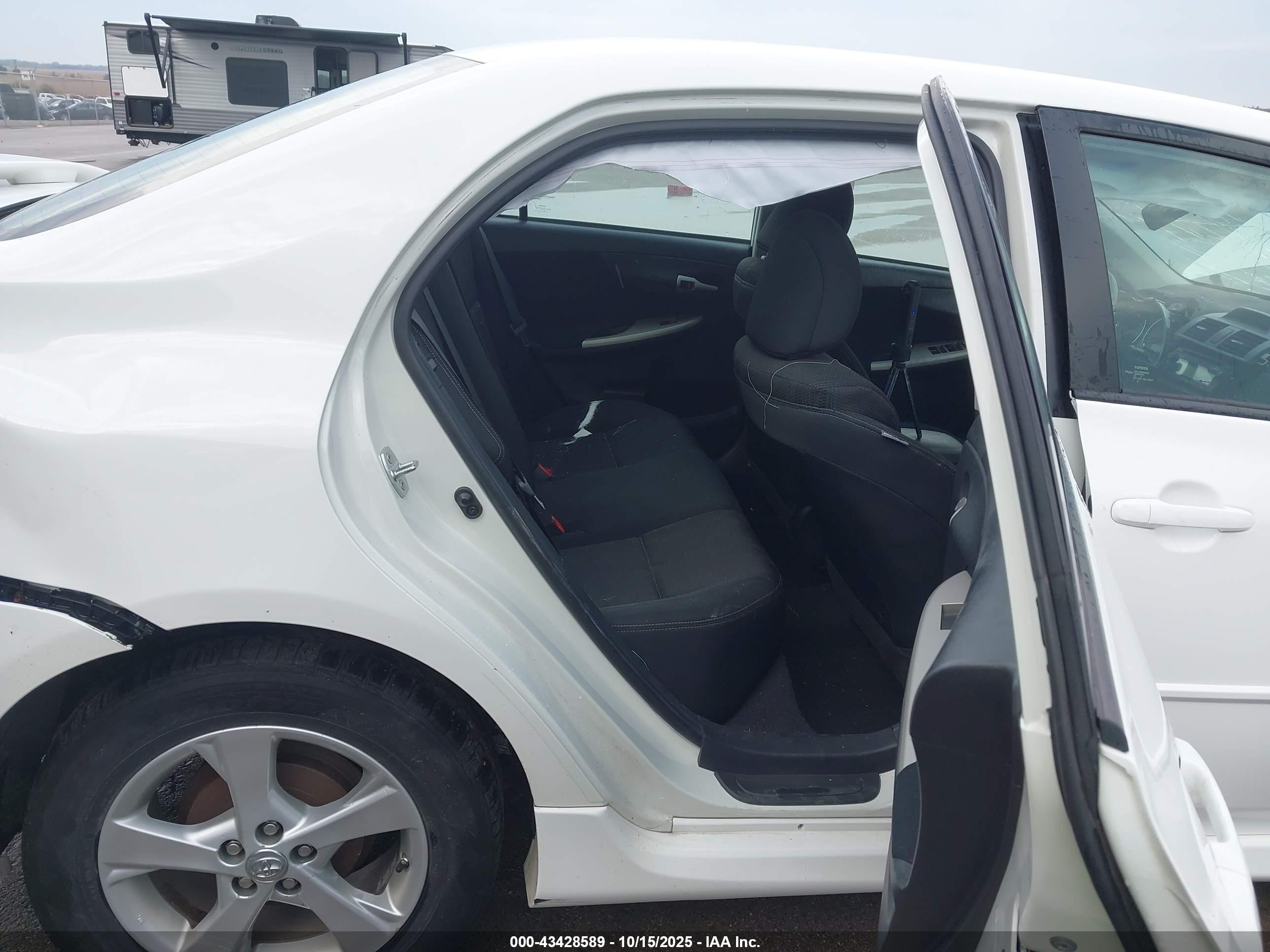TOYOTA COROLLA image 8