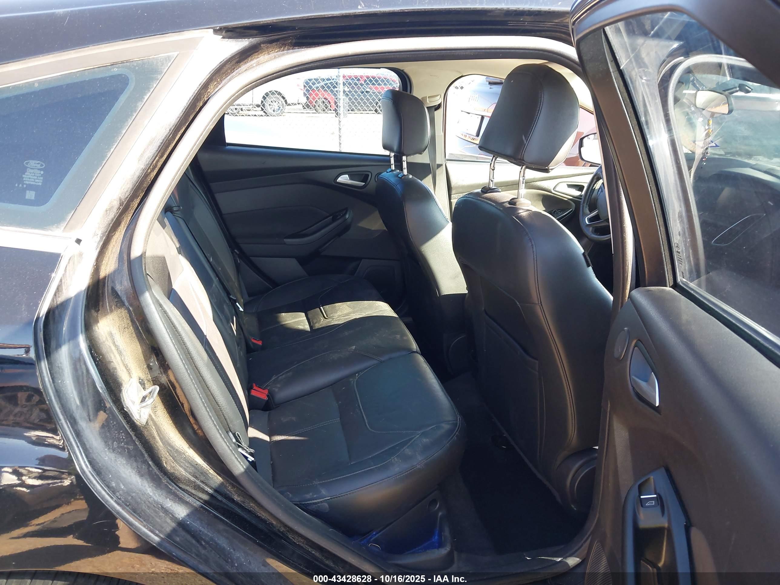 FORD FOCUS image 8