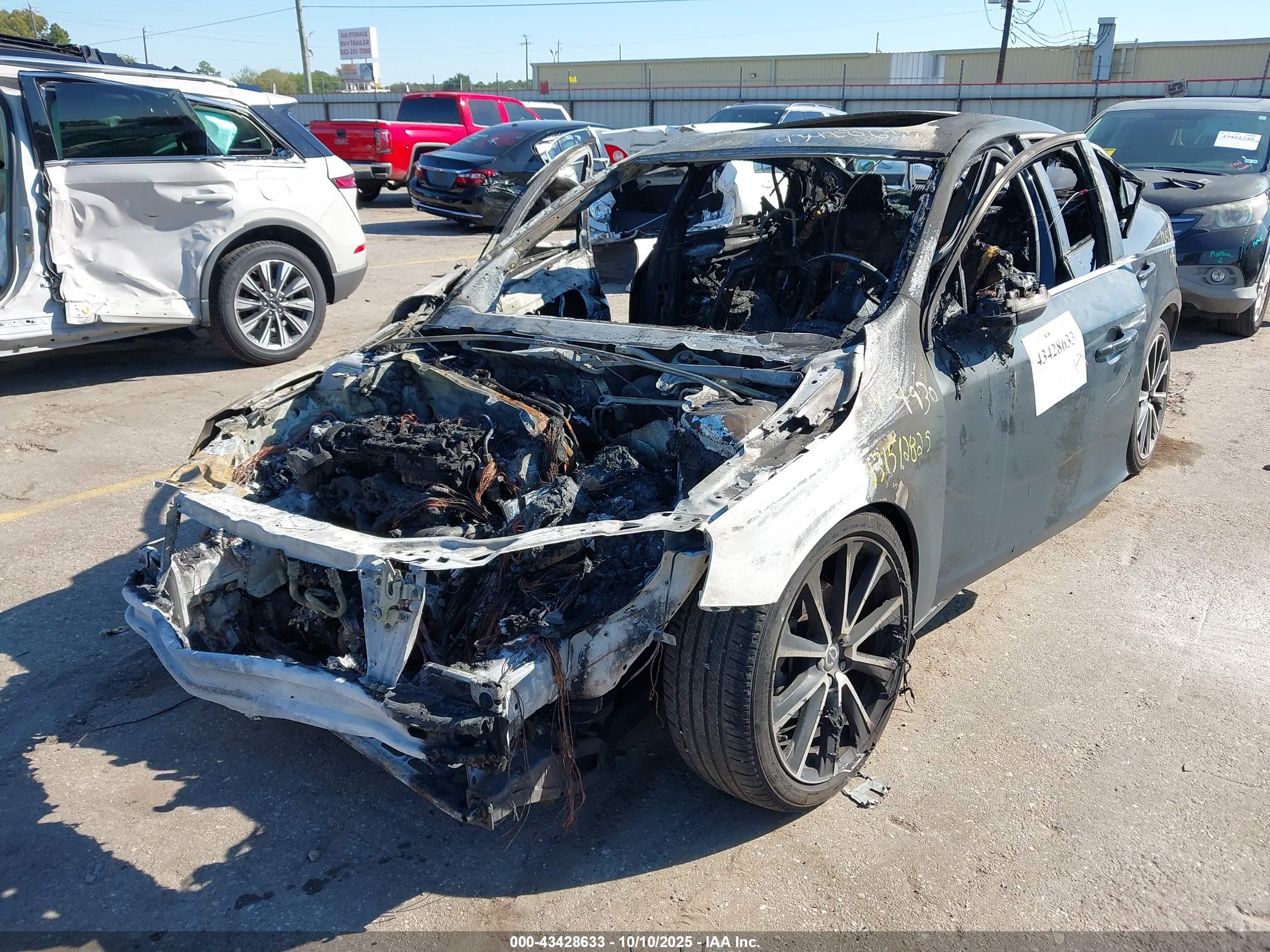 VOLVO S60 image 2