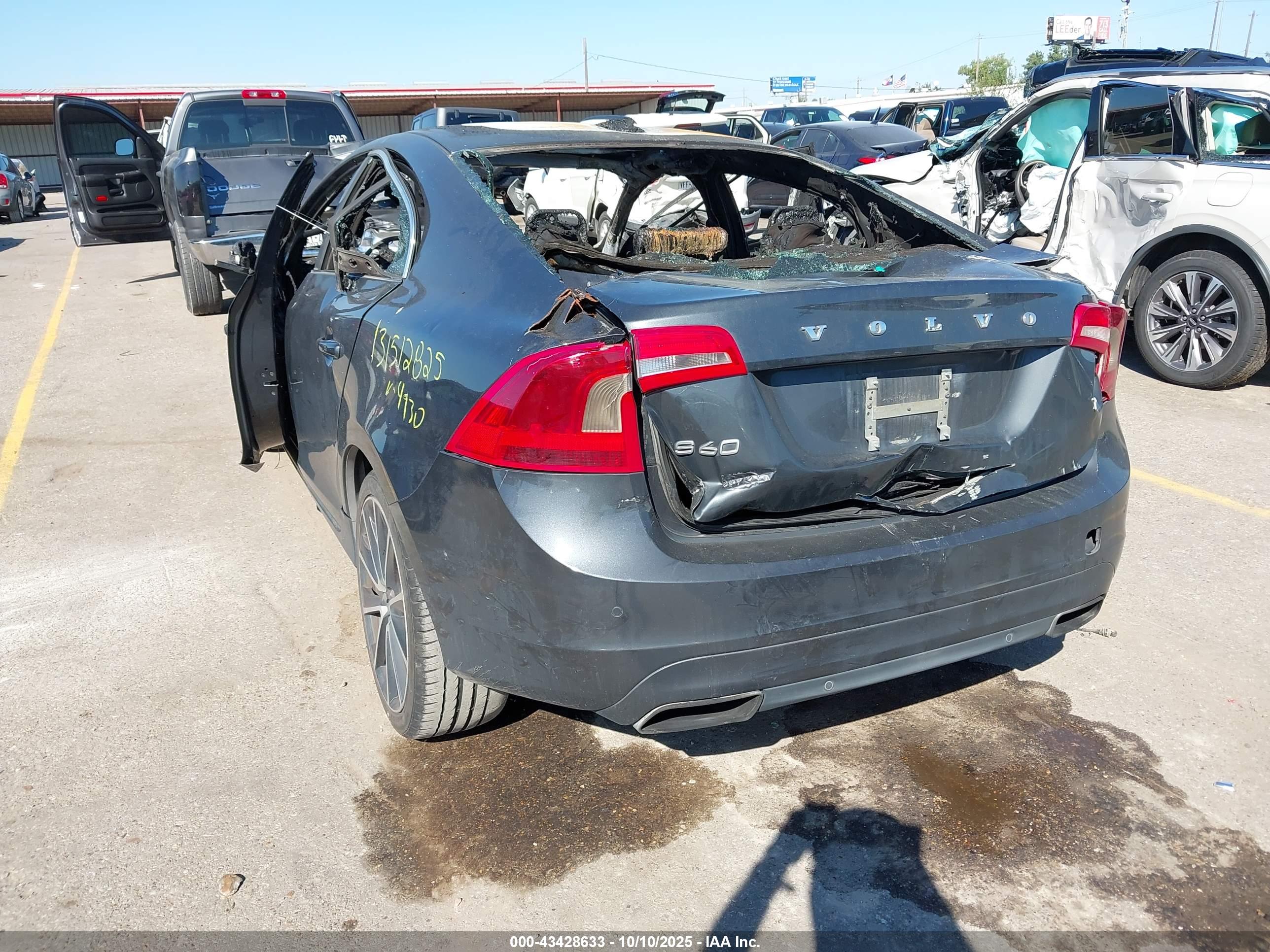 VOLVO S60 image 3