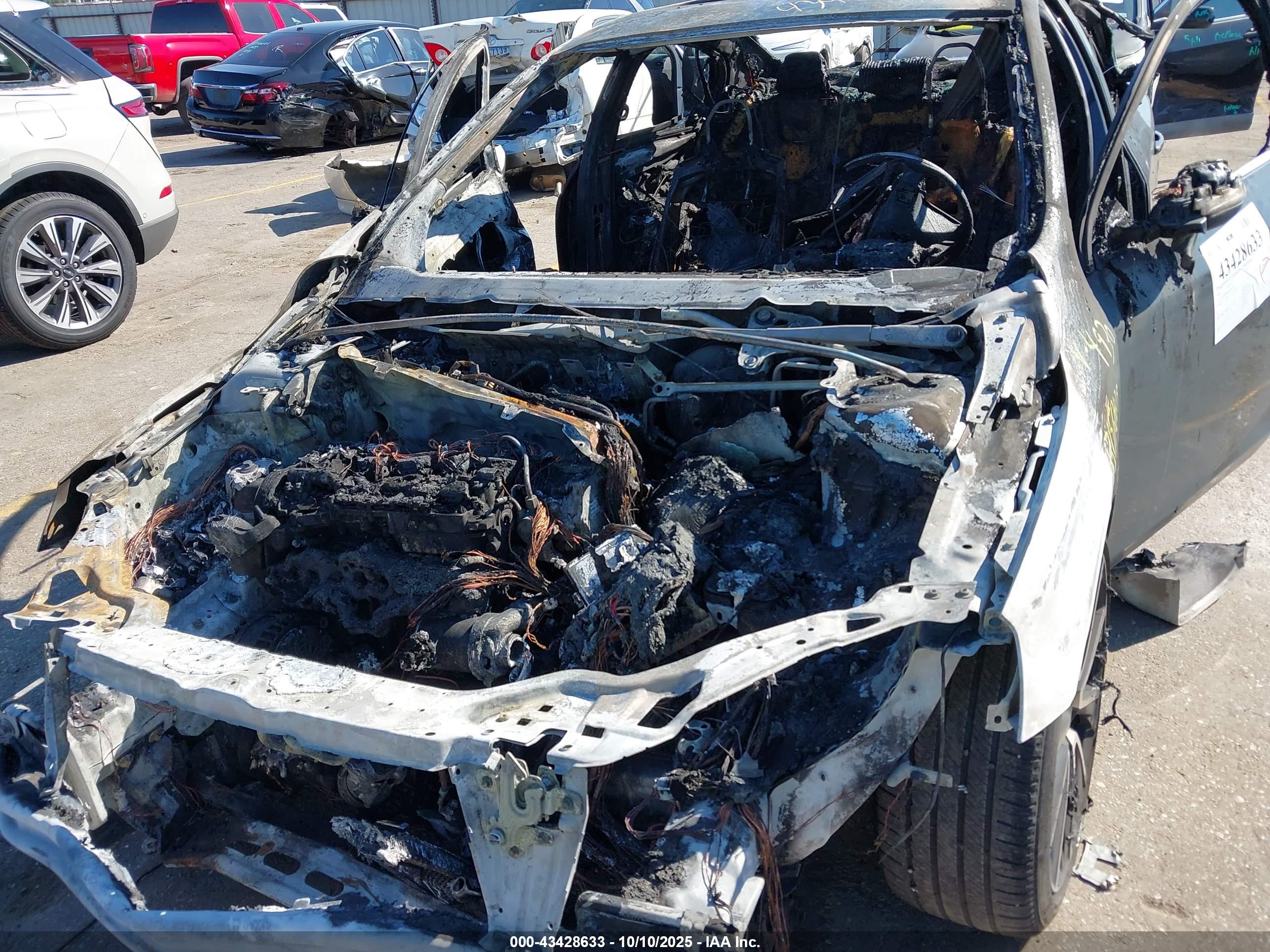 VOLVO S60 image 6