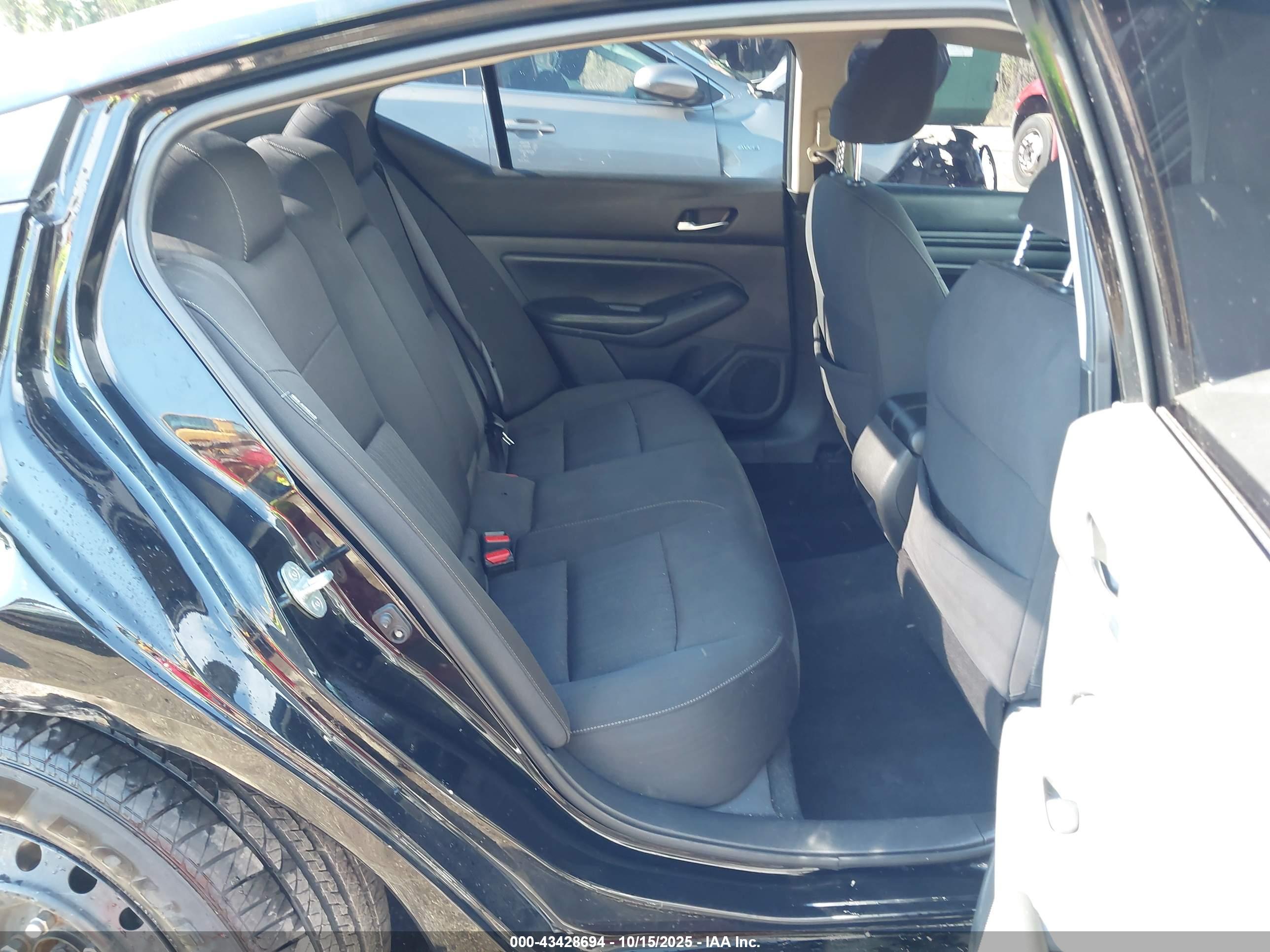 NISSAN ALTIMA image 8