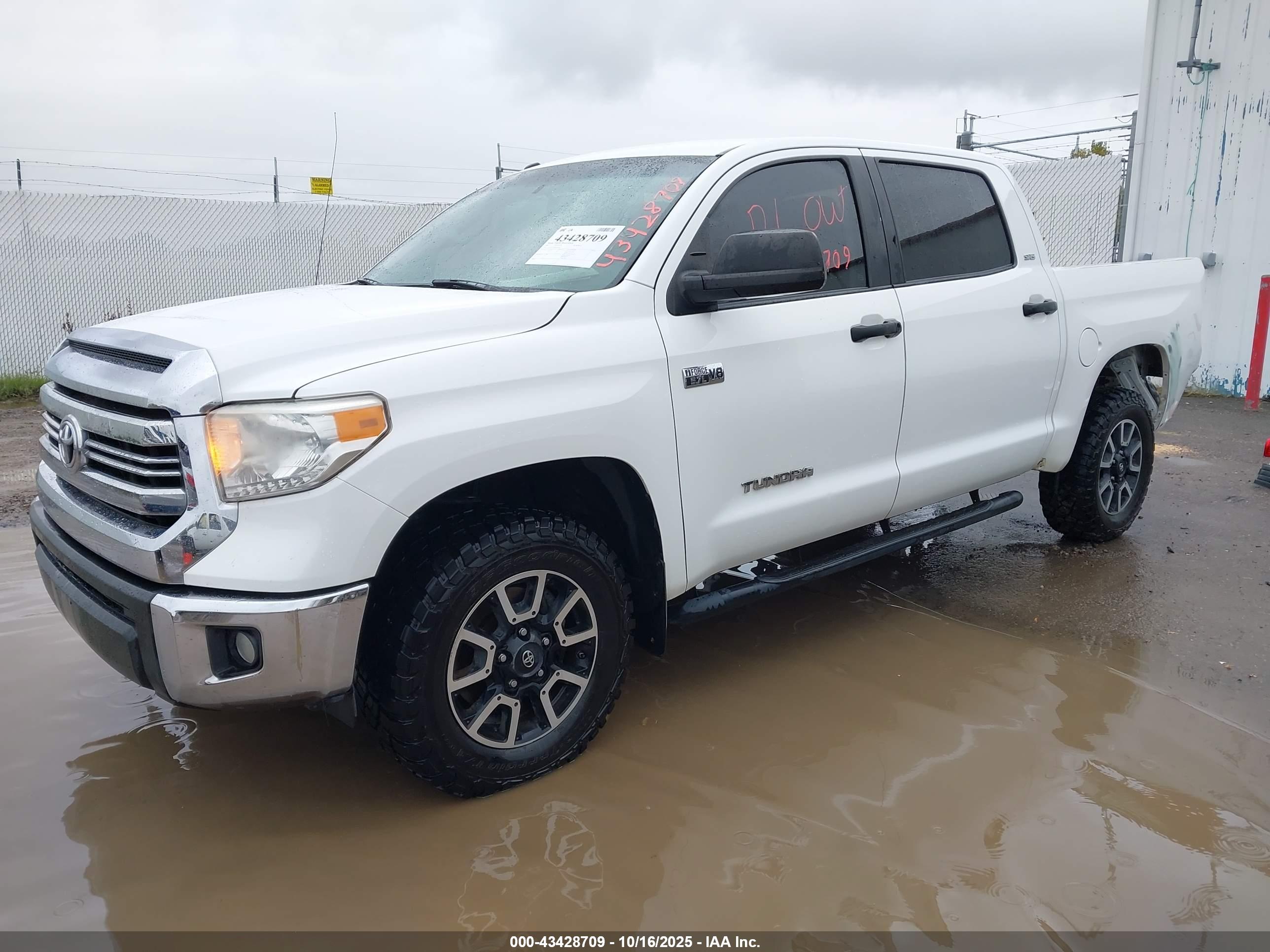 TOYOTA TUNDRA image 2