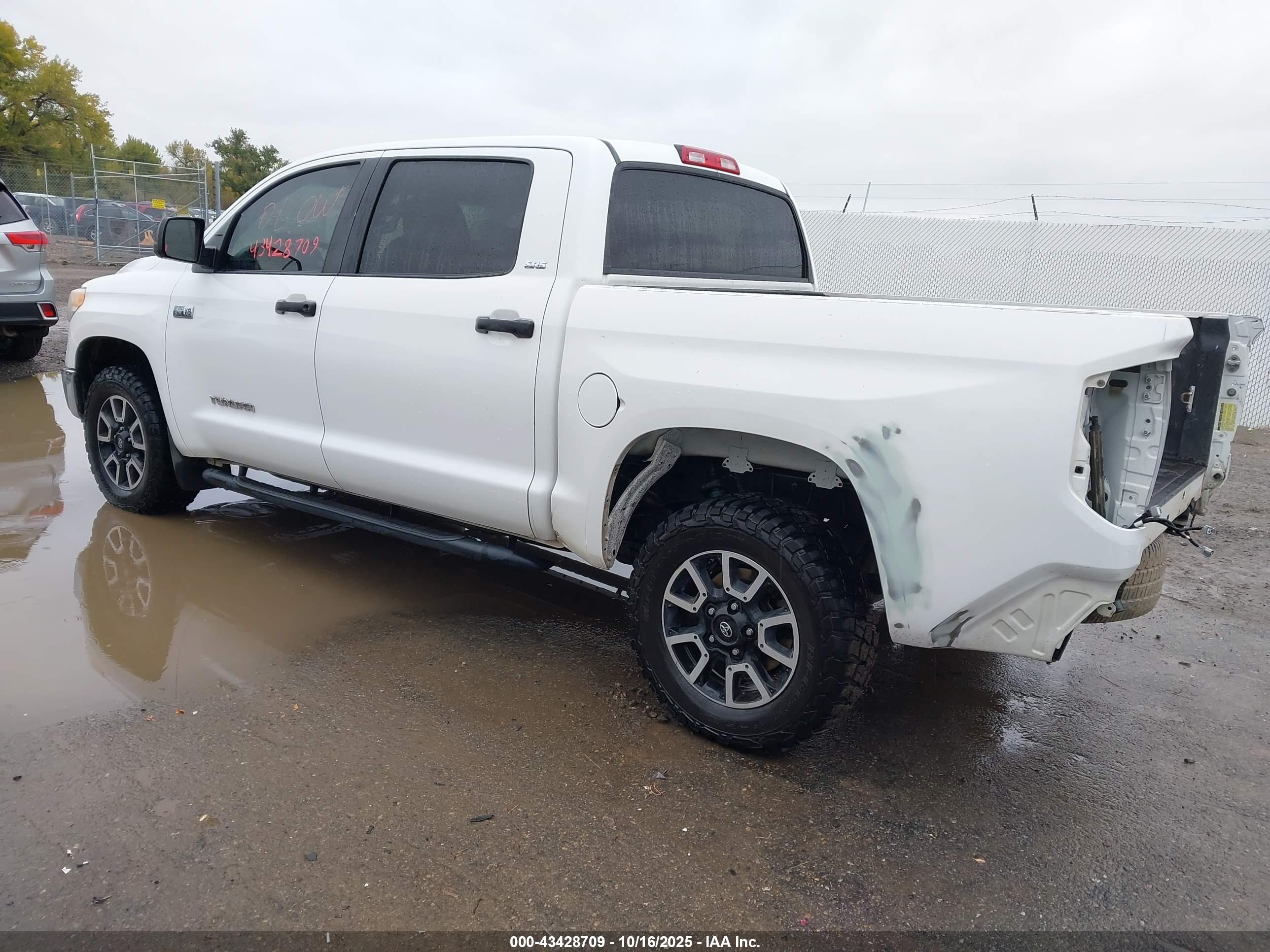 TOYOTA TUNDRA image 3