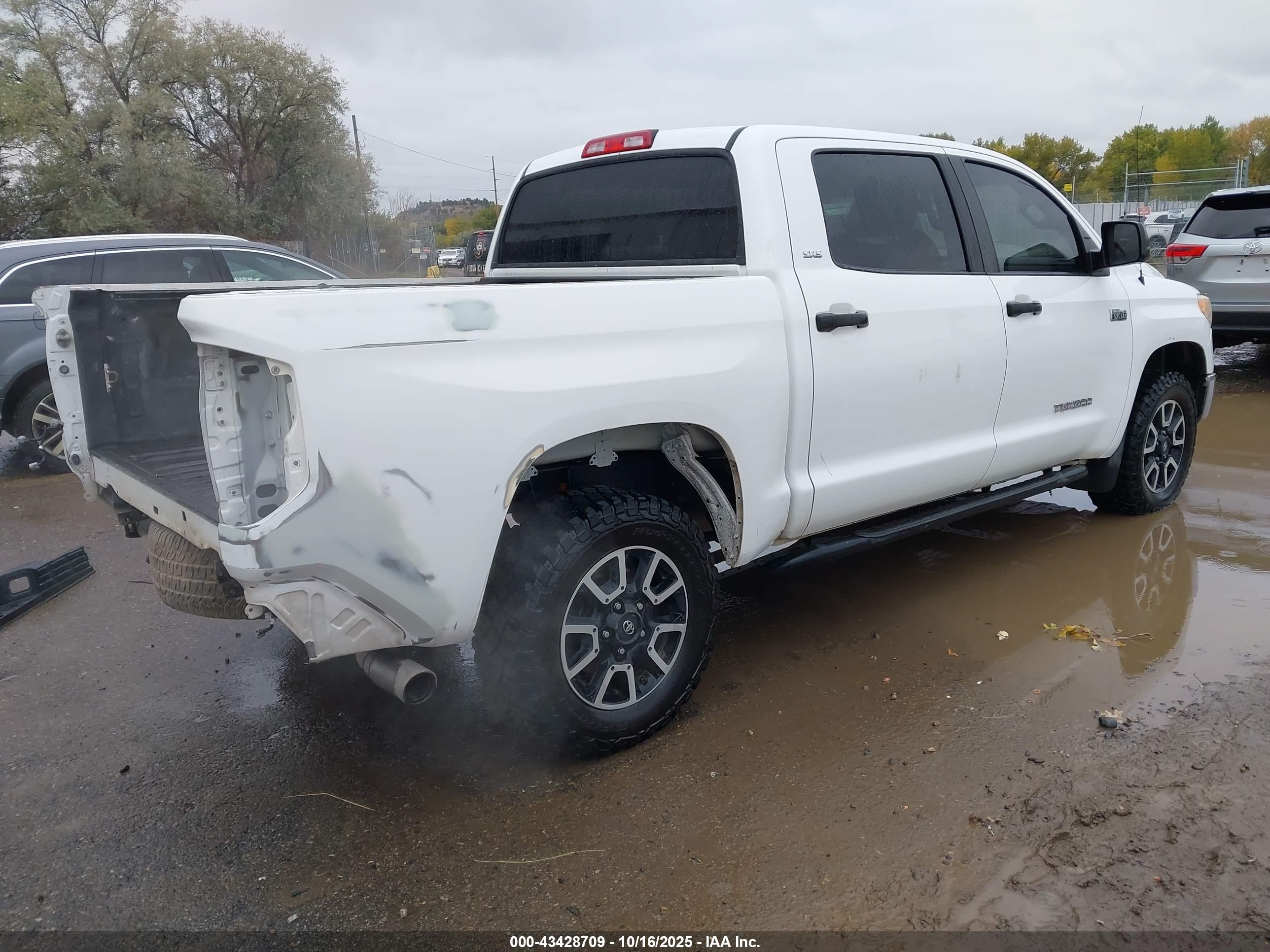 TOYOTA TUNDRA image 4