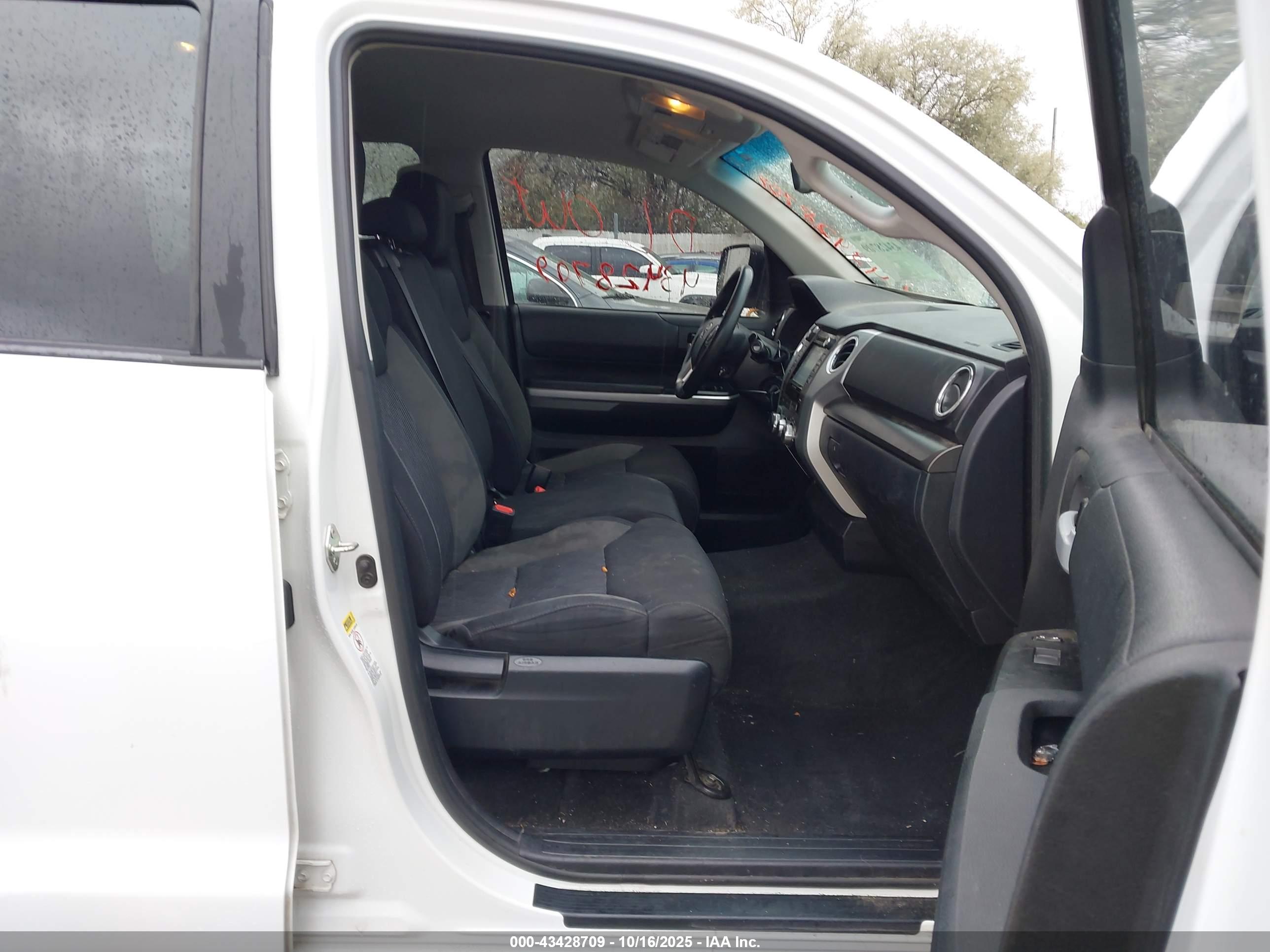TOYOTA TUNDRA image 5