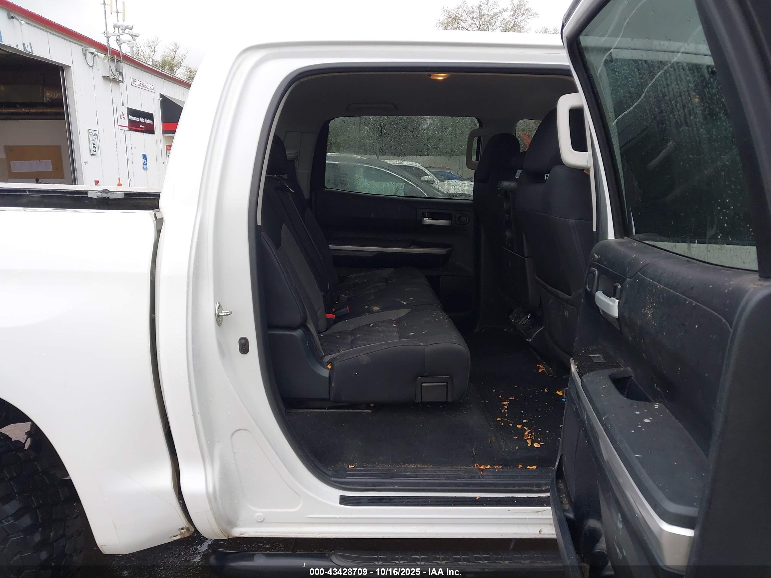 TOYOTA TUNDRA image 8
