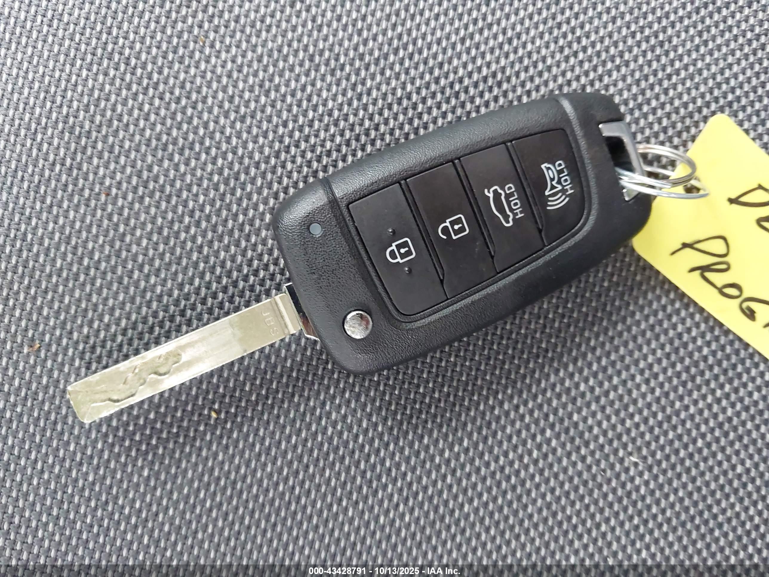 HYUNDAI ELANTRA image 11