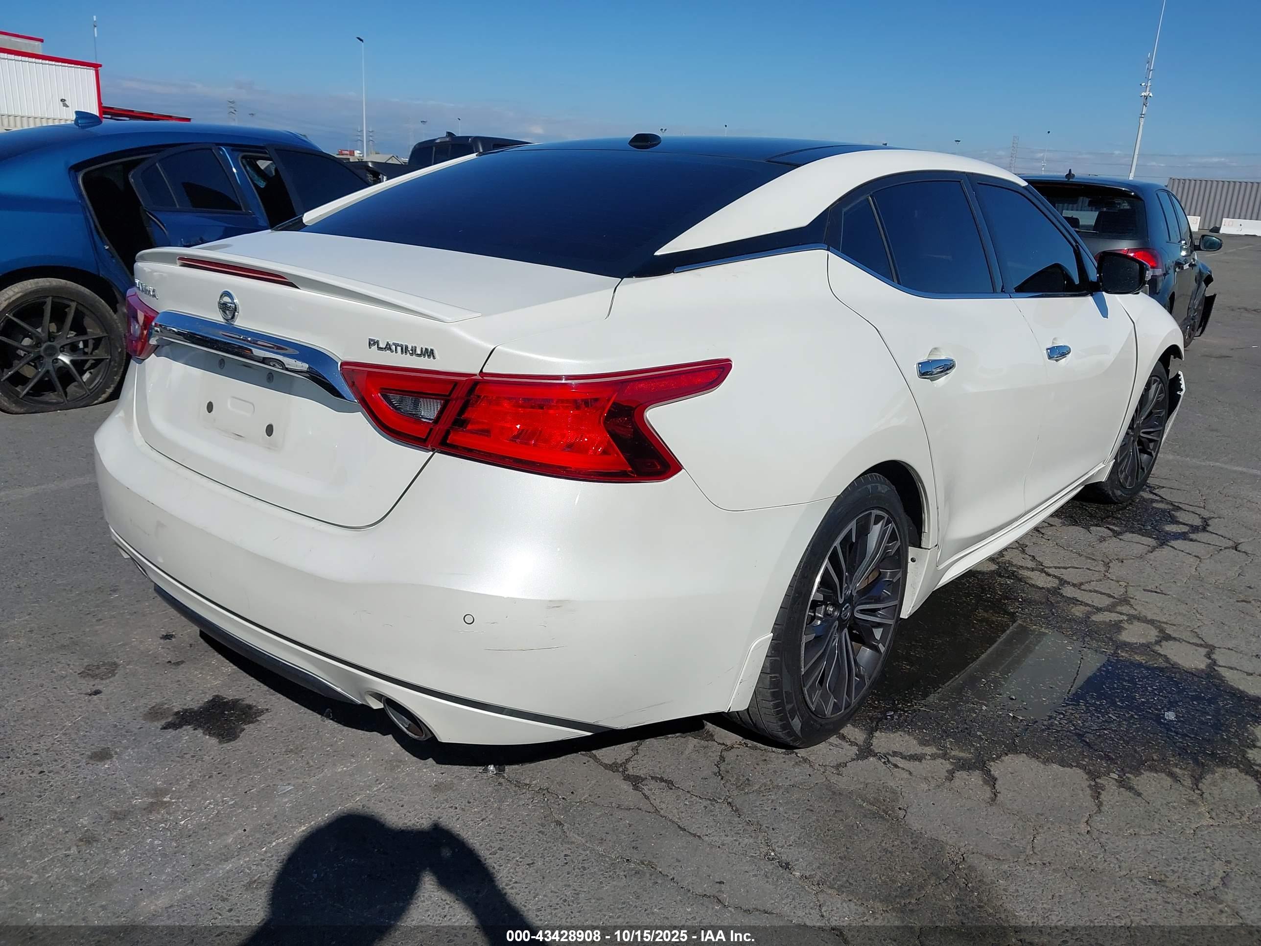 NISSAN MAXIMA image 4