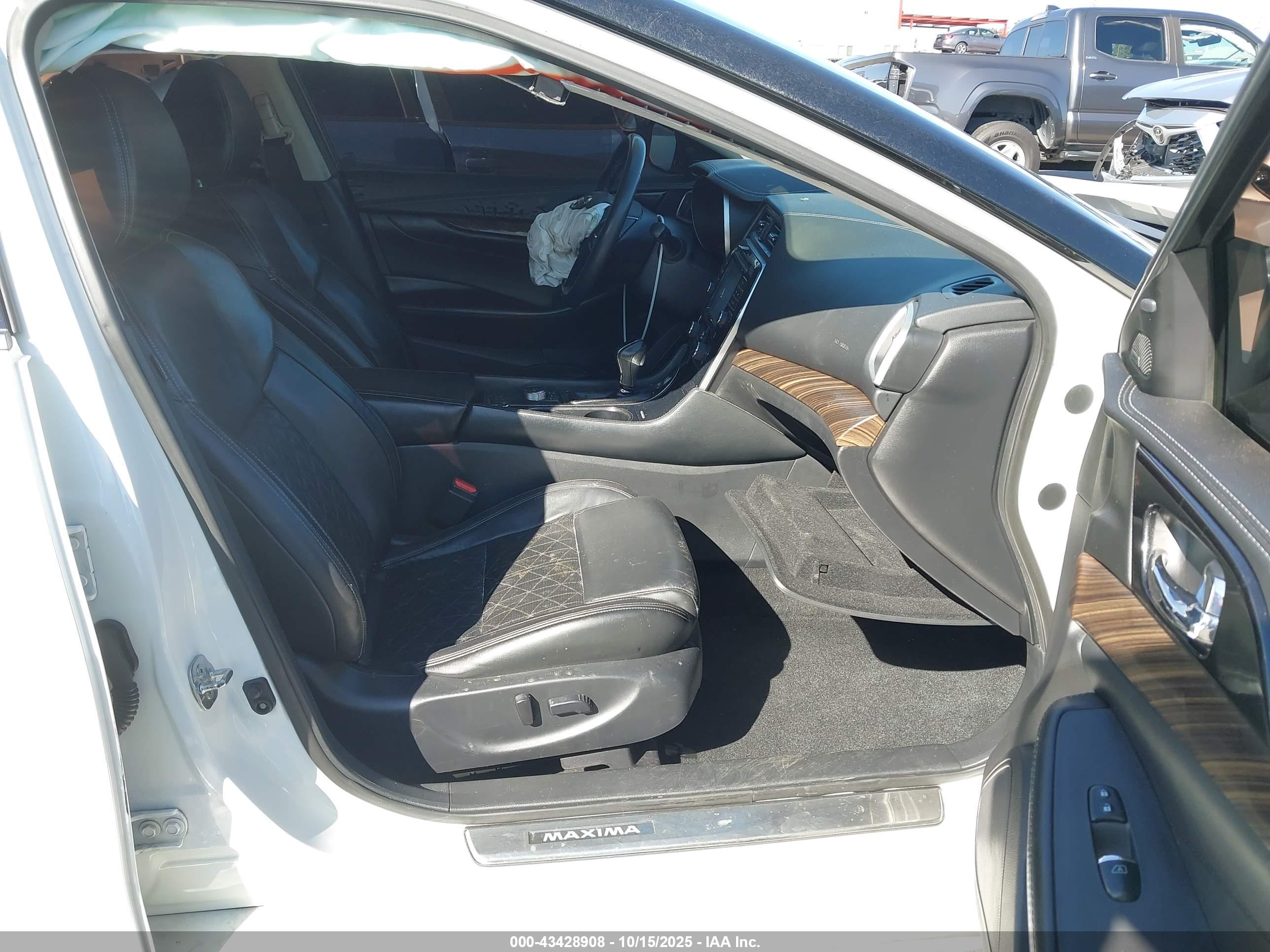 NISSAN MAXIMA image 5