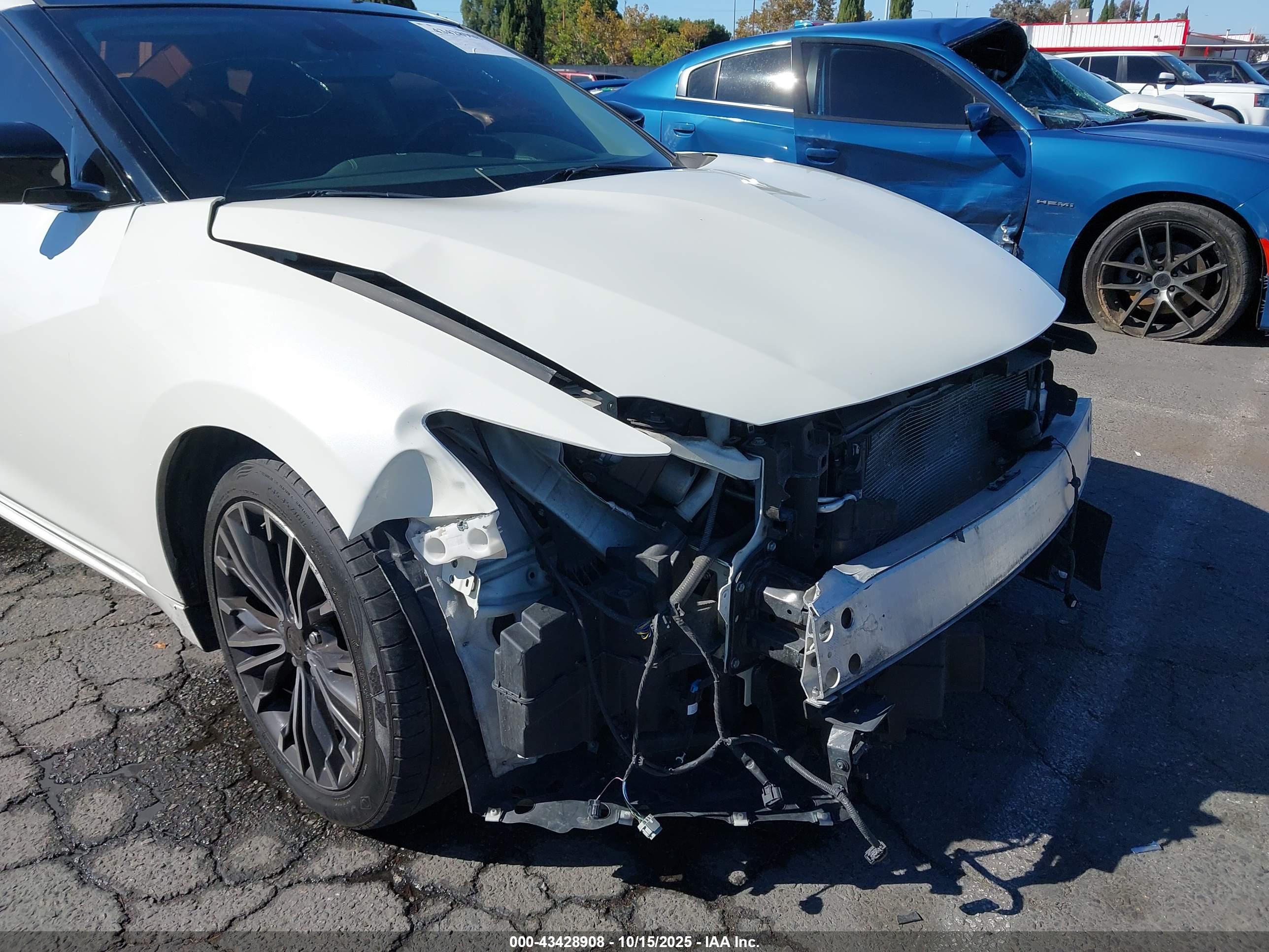 NISSAN MAXIMA image 6