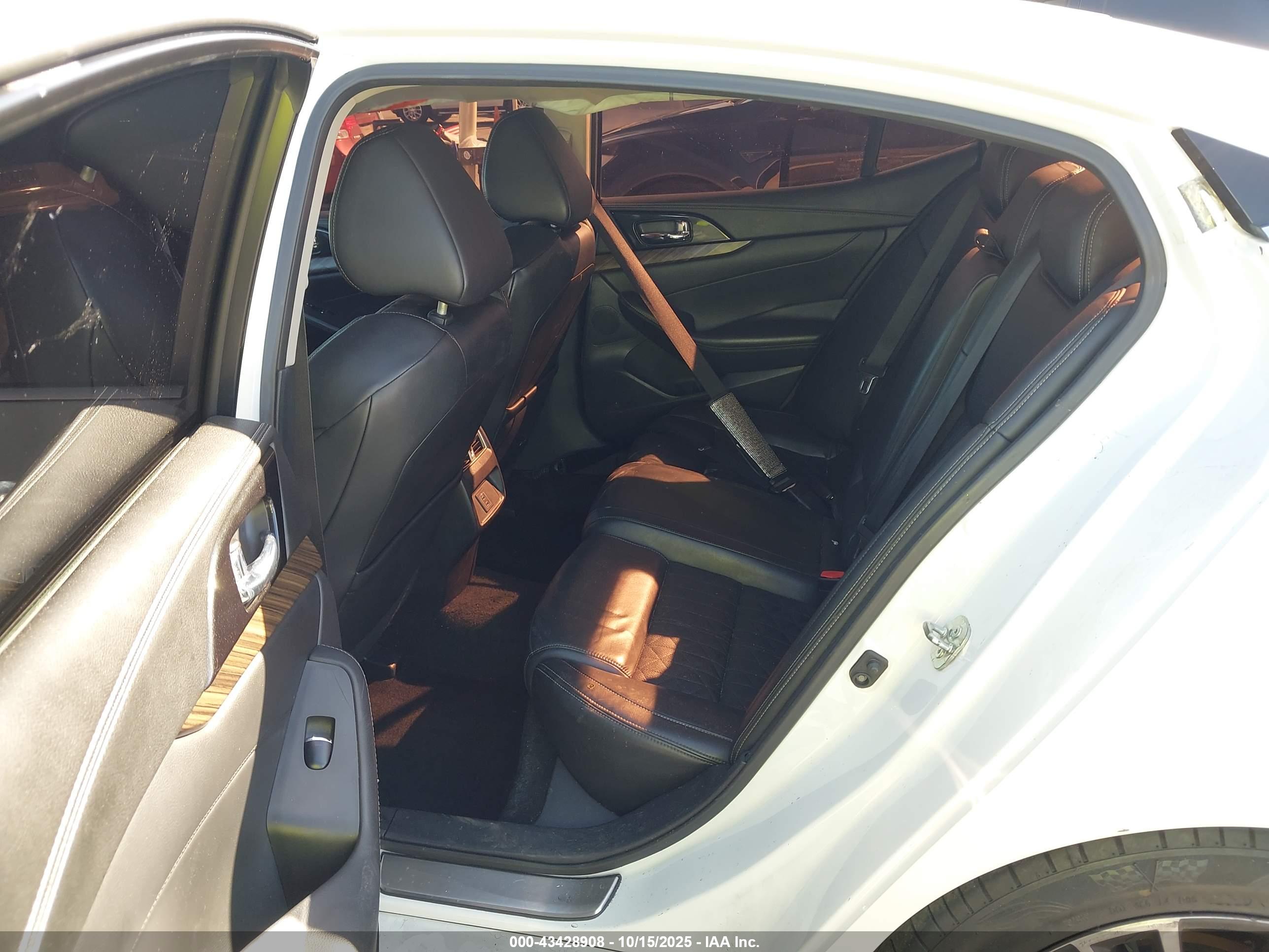 NISSAN MAXIMA image 8