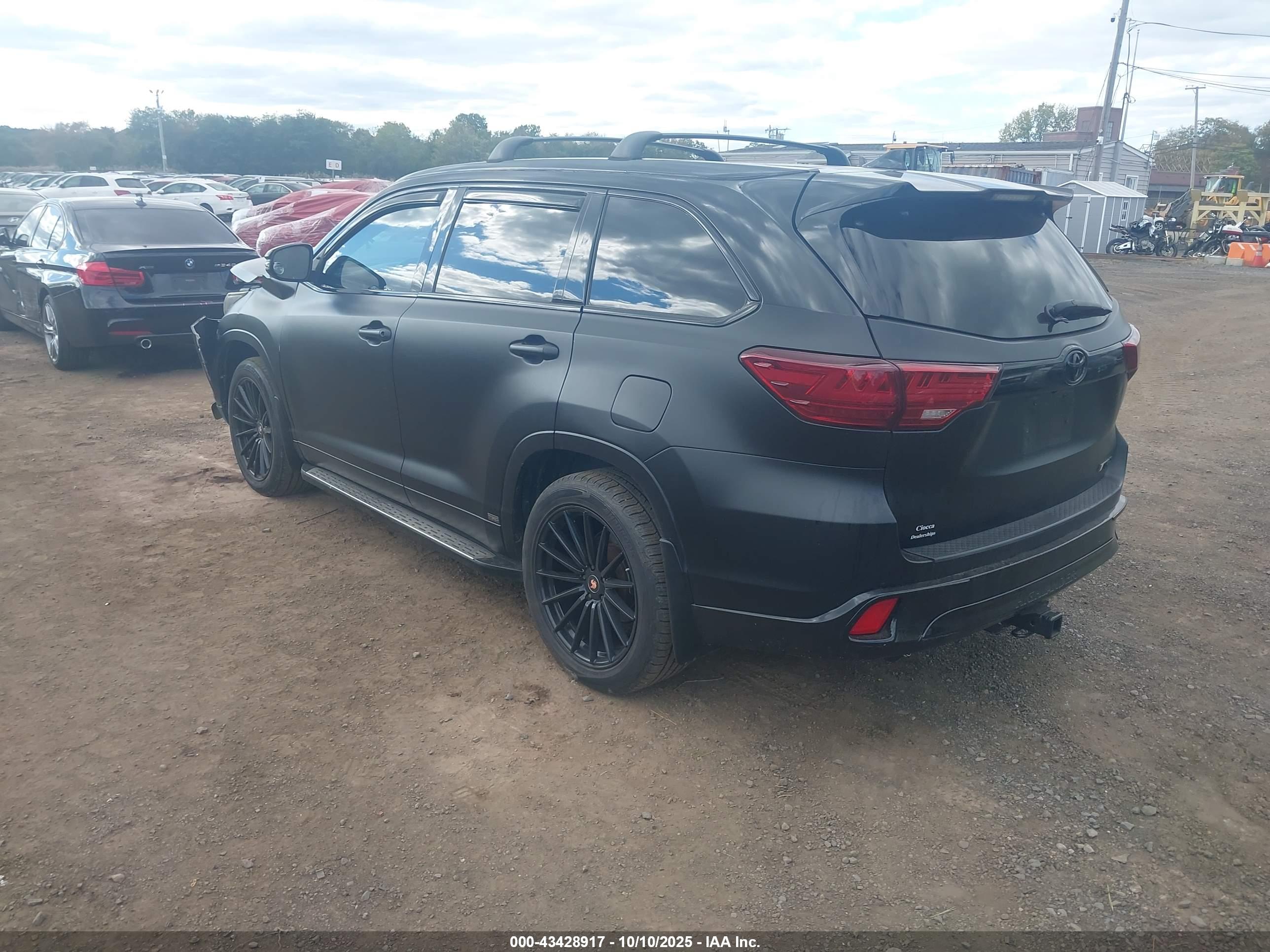 TOYOTA HIGHLANDER image 3