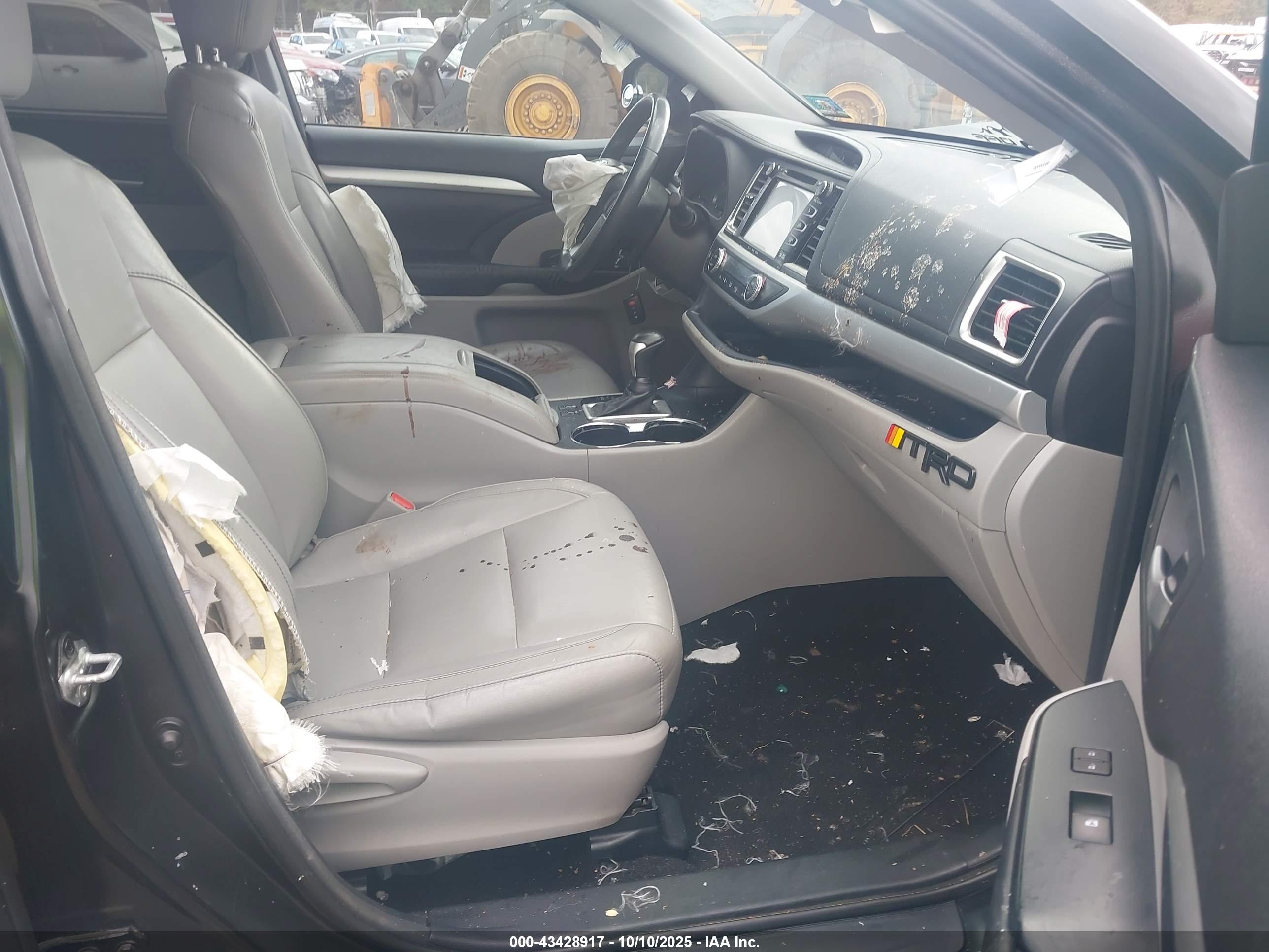 TOYOTA HIGHLANDER image 5
